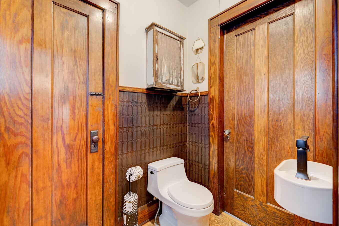 2681 Summit Street Property Photo 10