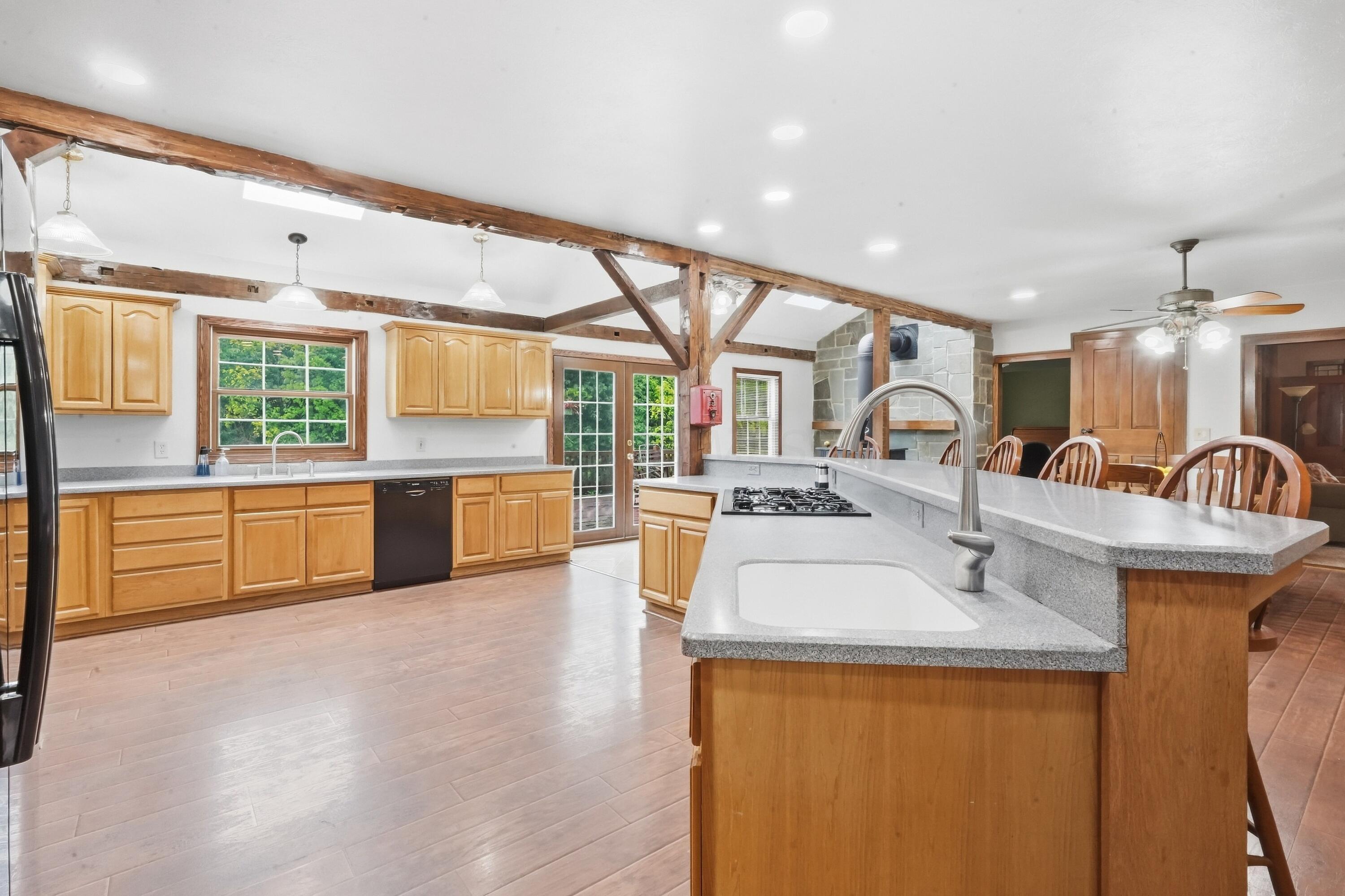 226035954 Property Photo 14