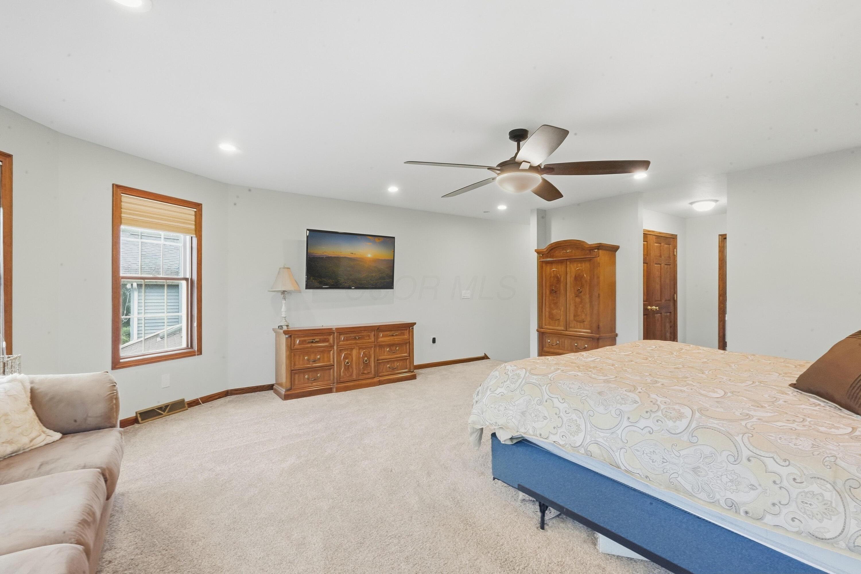 226035954 Property Photo 22