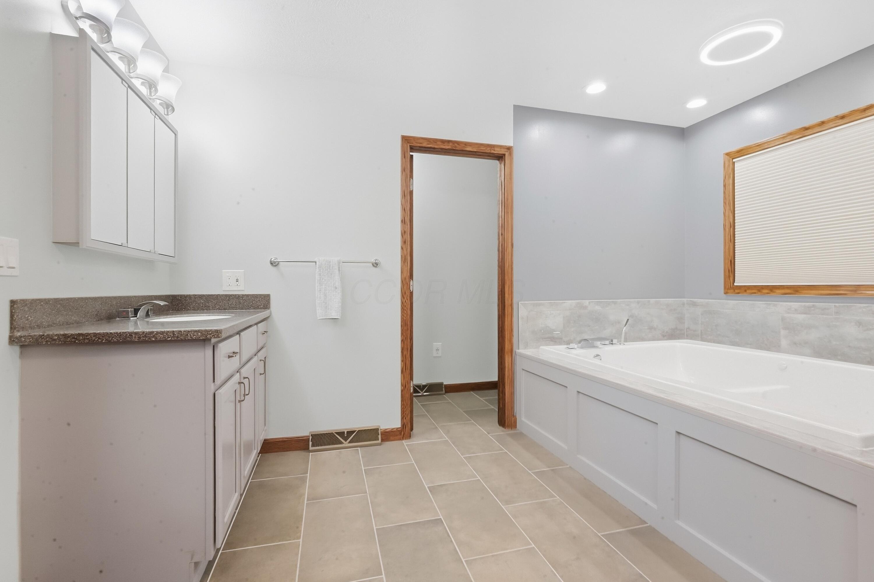 226035954 Property Photo 24