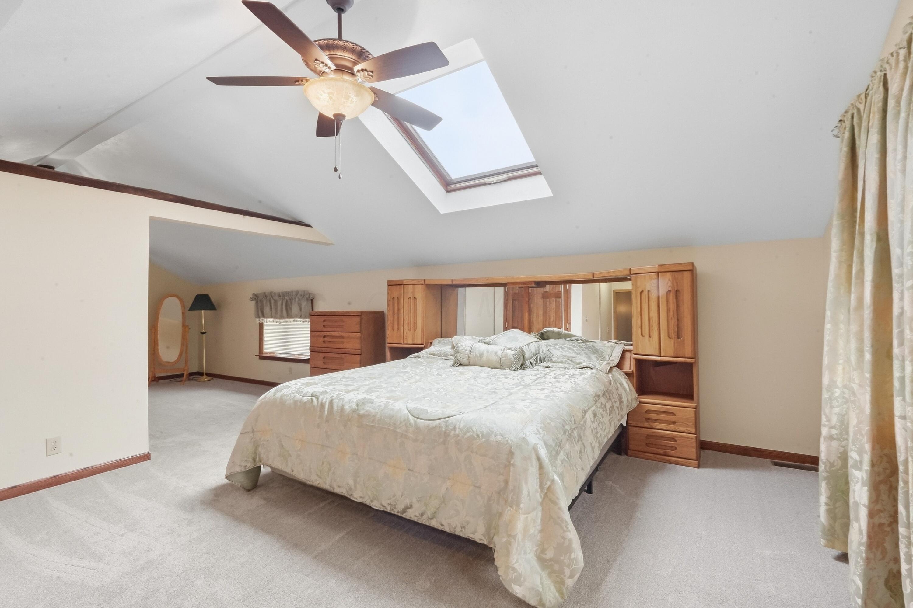 226035954 Property Photo 30