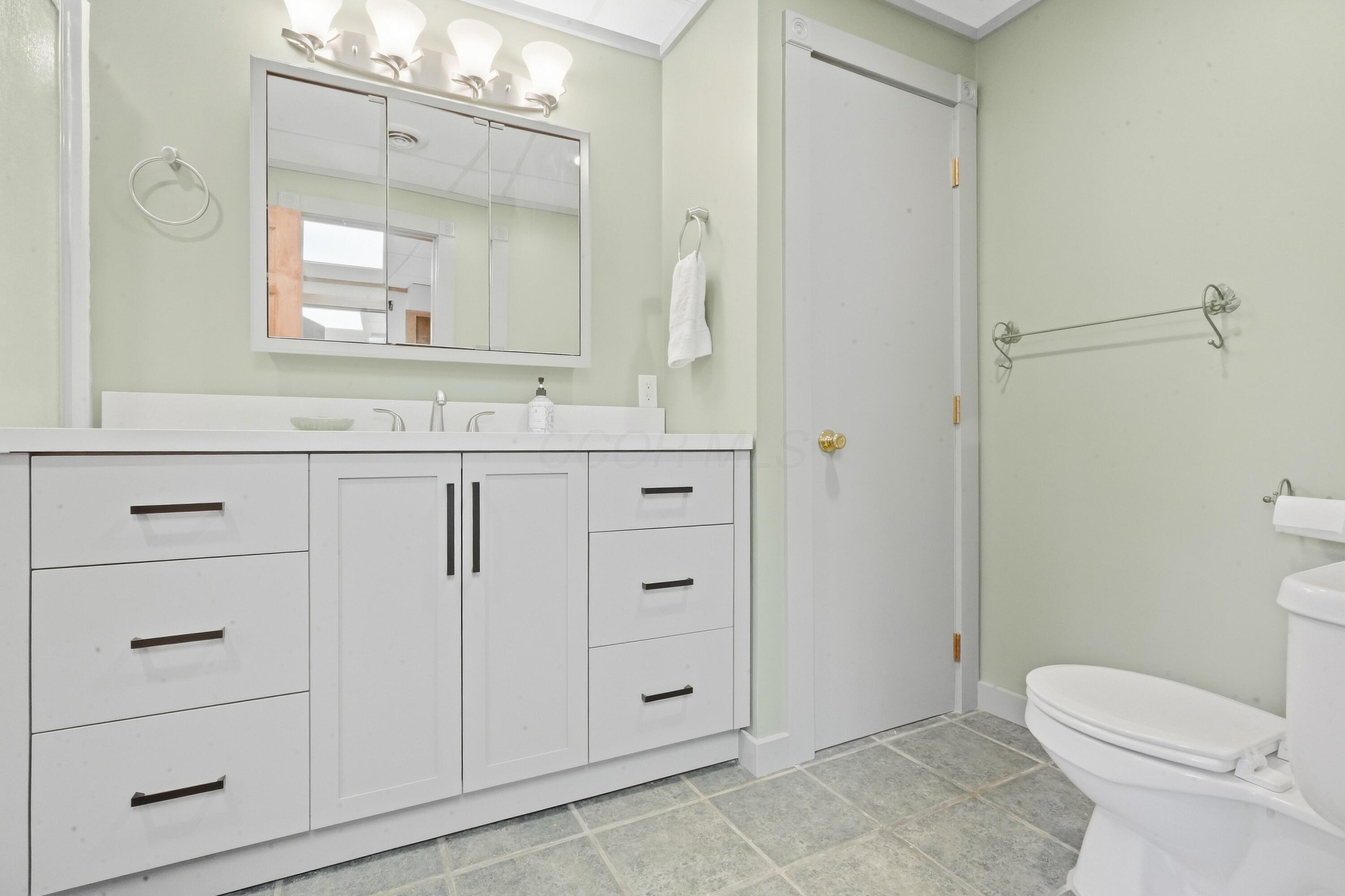226035954 Property Photo 32