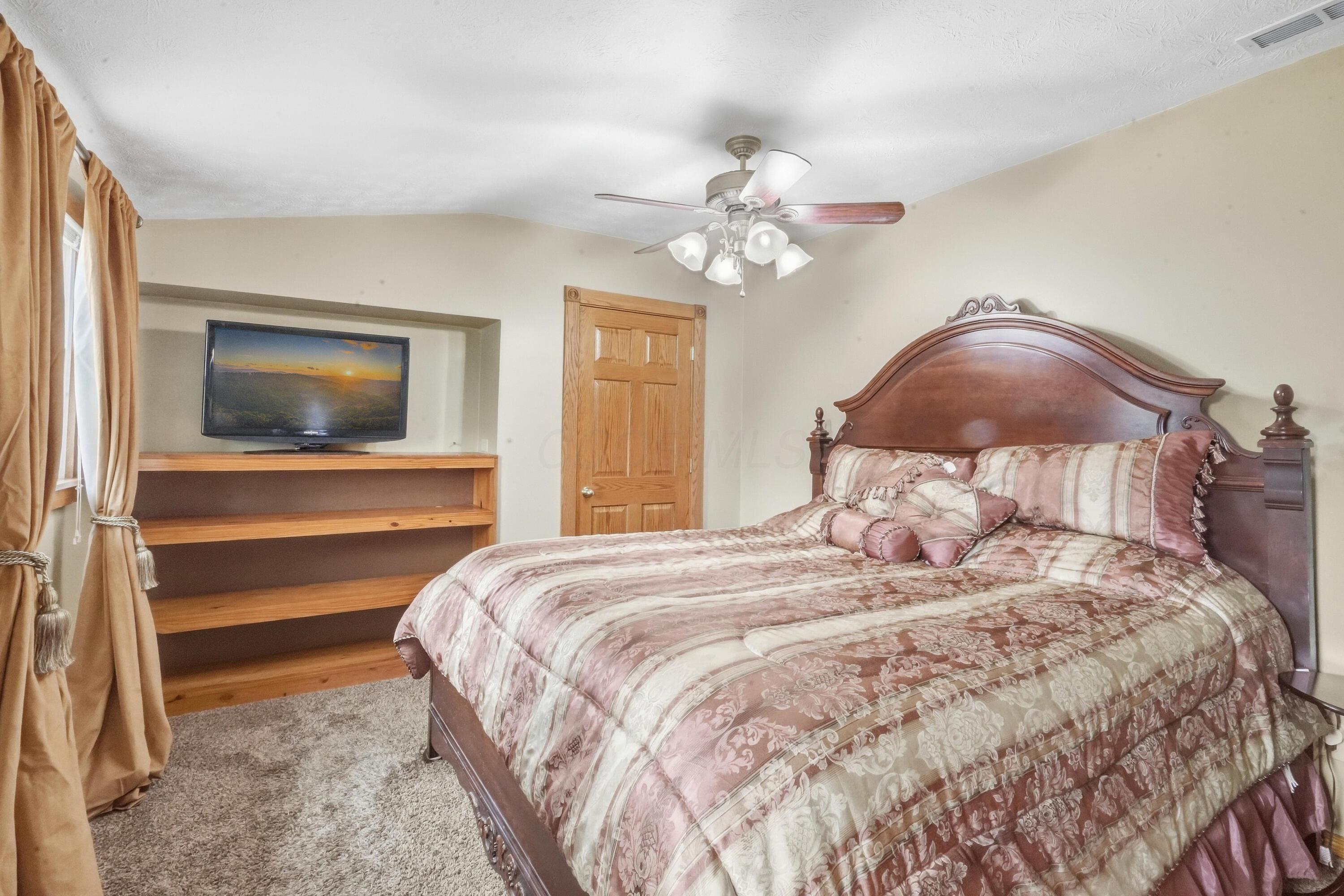 226035954 Property Photo 36