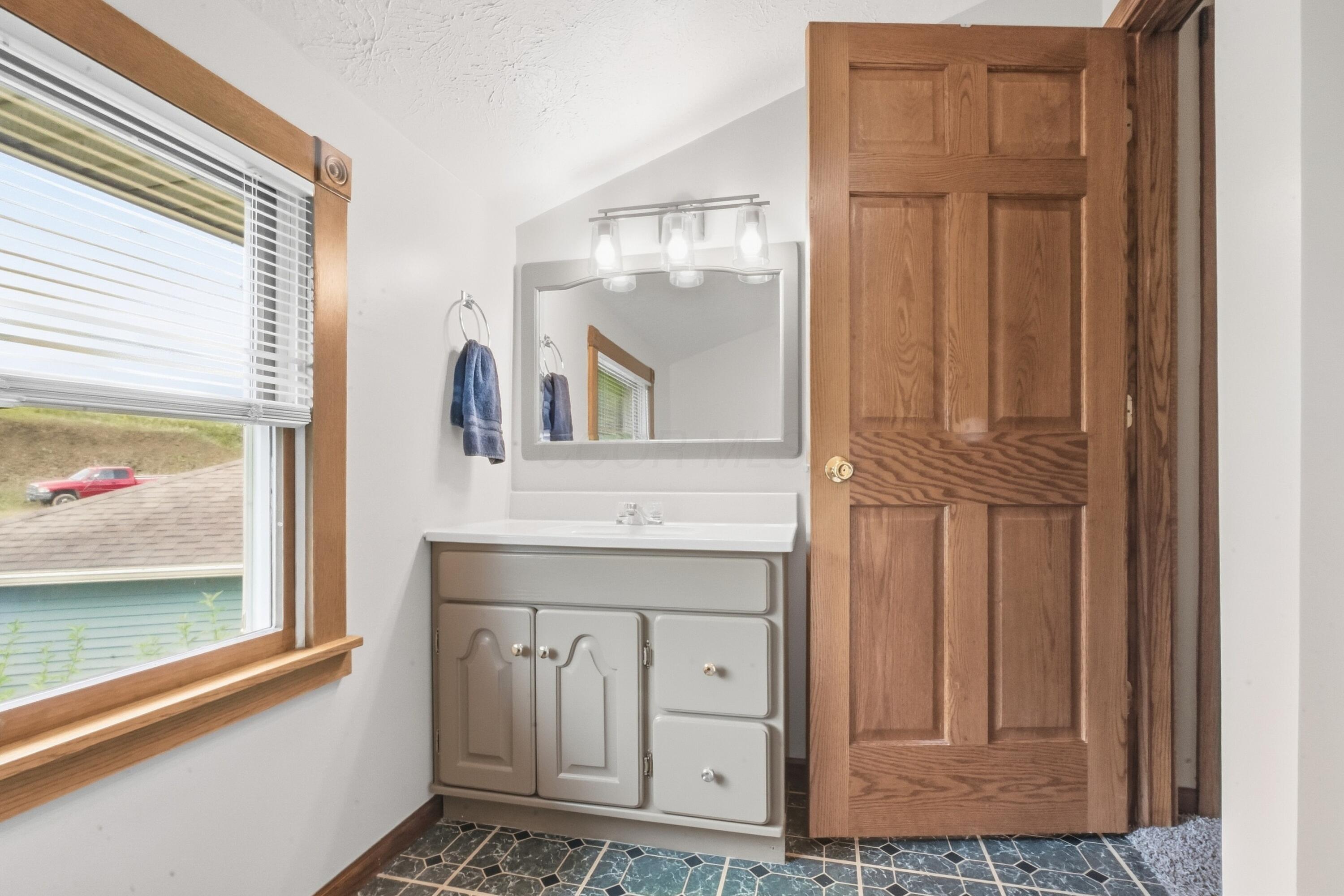 226035954 Property Photo 40