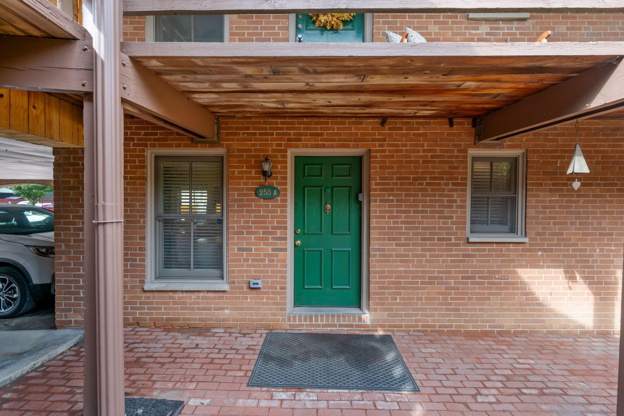 253 E Kossuth Street, A Property Photo 2