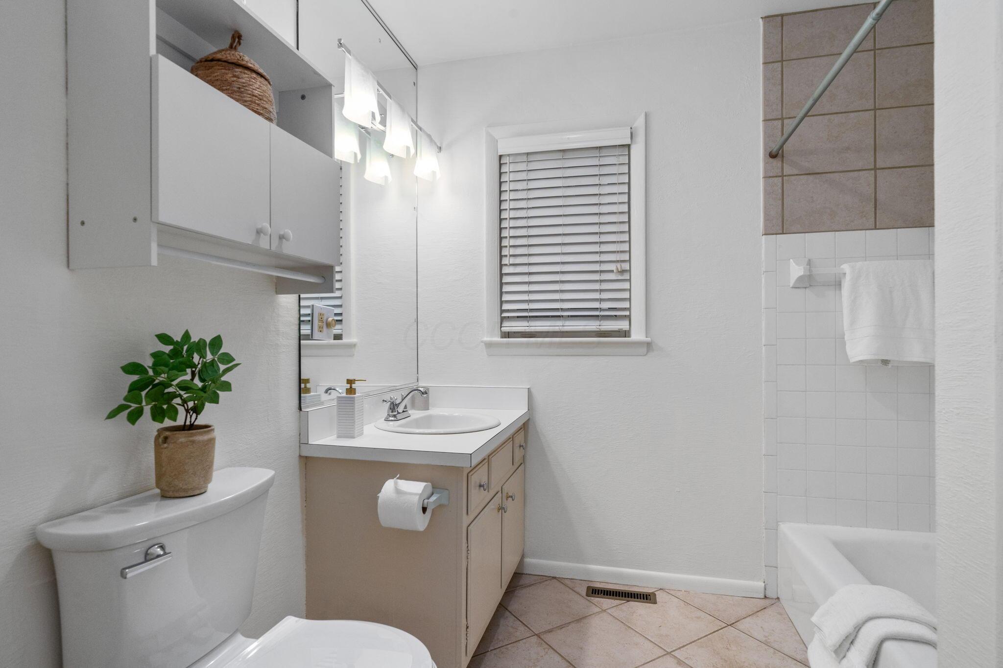253 E Kossuth Street, A Property Photo 14