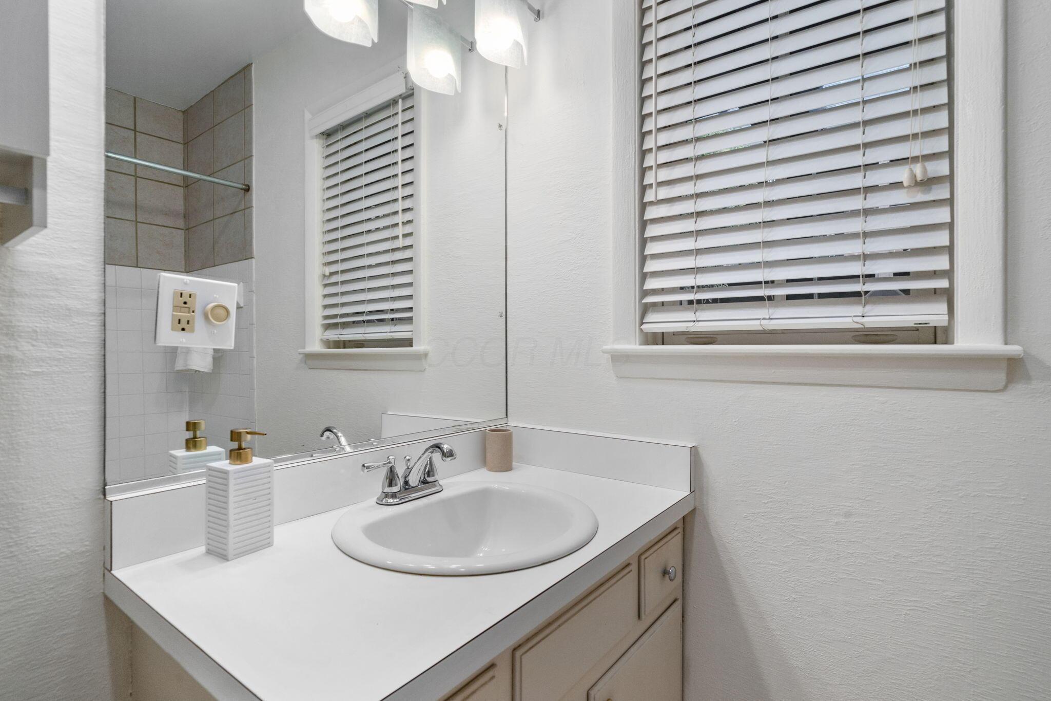 253 E Kossuth Street, A Property Photo 15