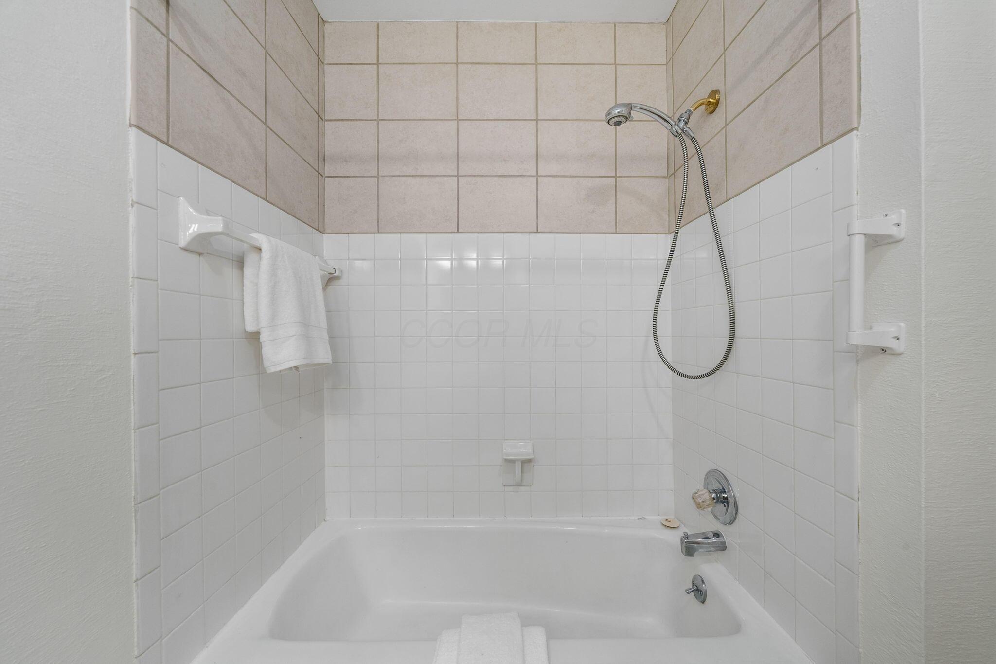 253 E Kossuth Street, A Property Photo 16