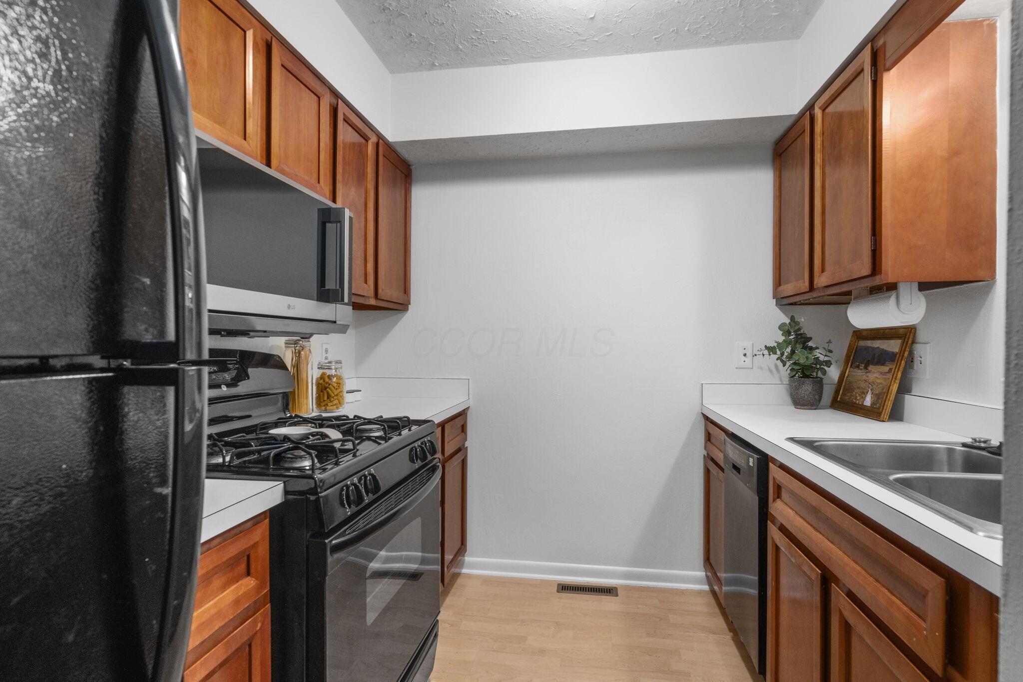 253 E Kossuth Street, A Property Photo 17