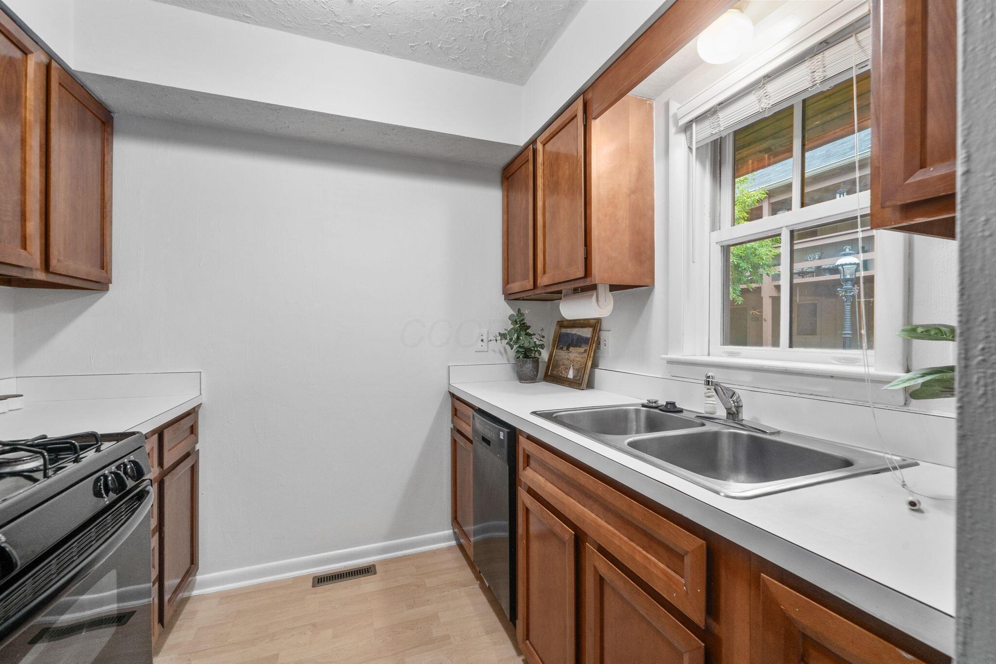 253 E Kossuth Street, A Property Photo 18