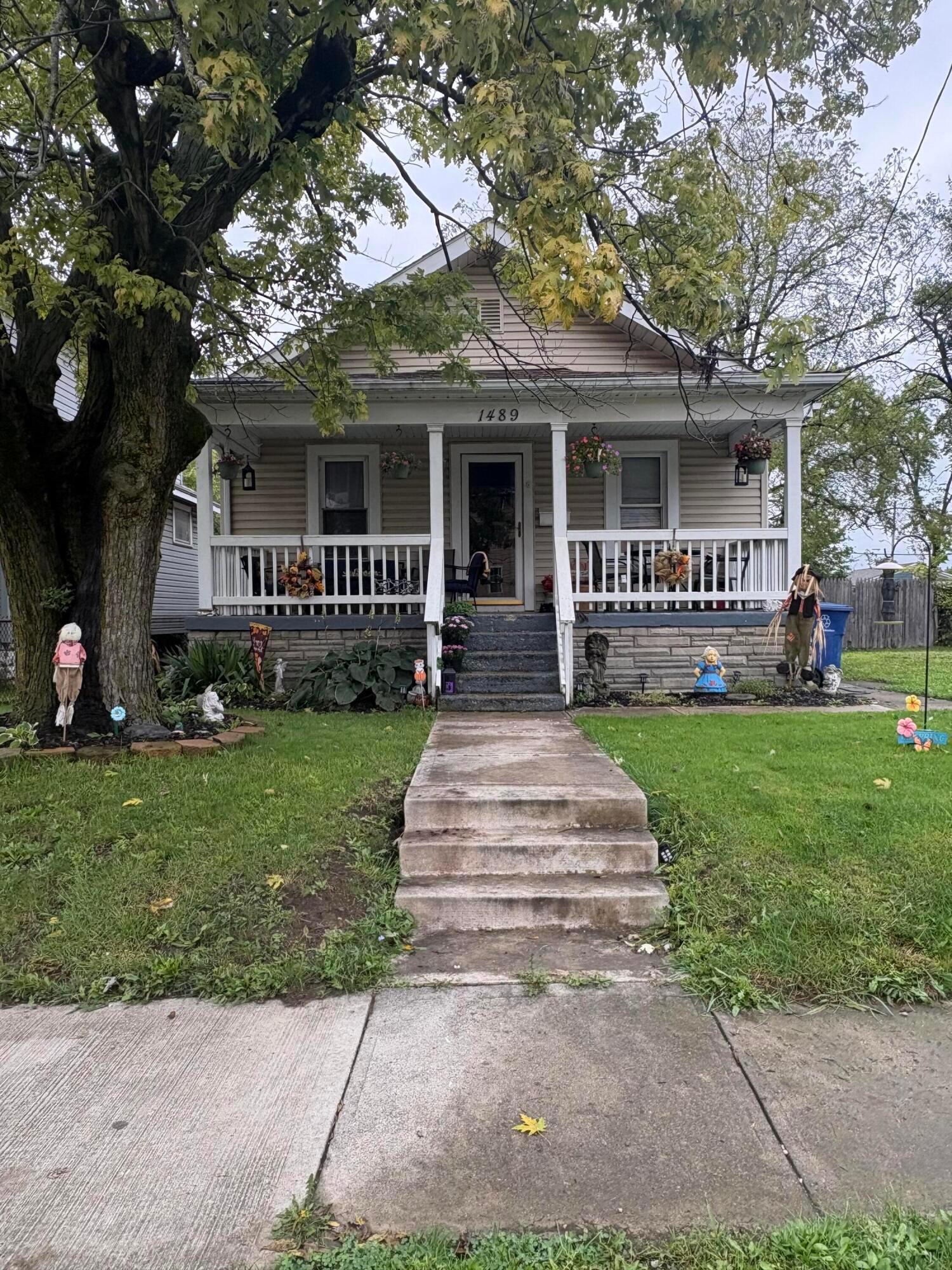 1489 W Jefferson Avenue