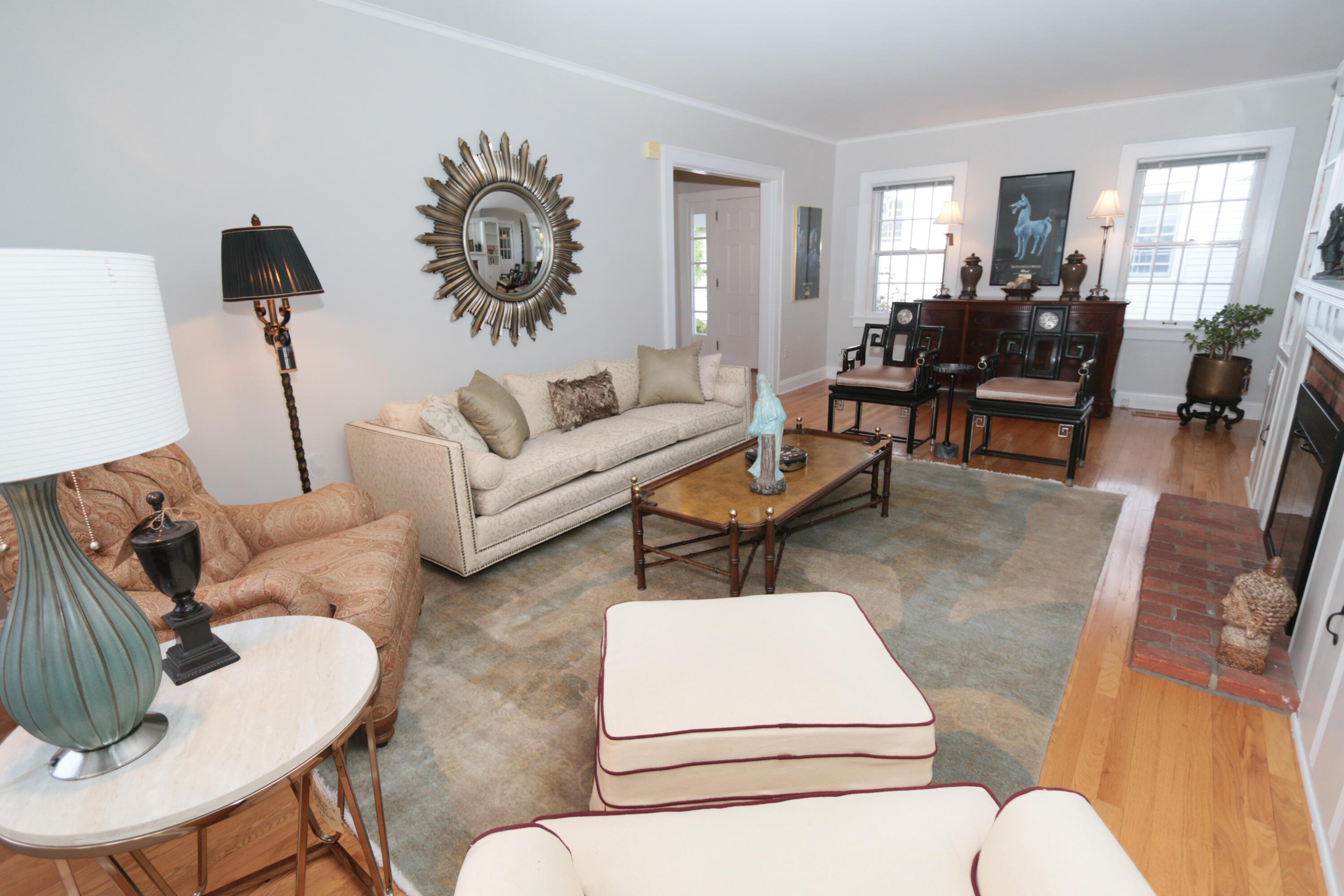 188 Montrose Way Property Photo 4