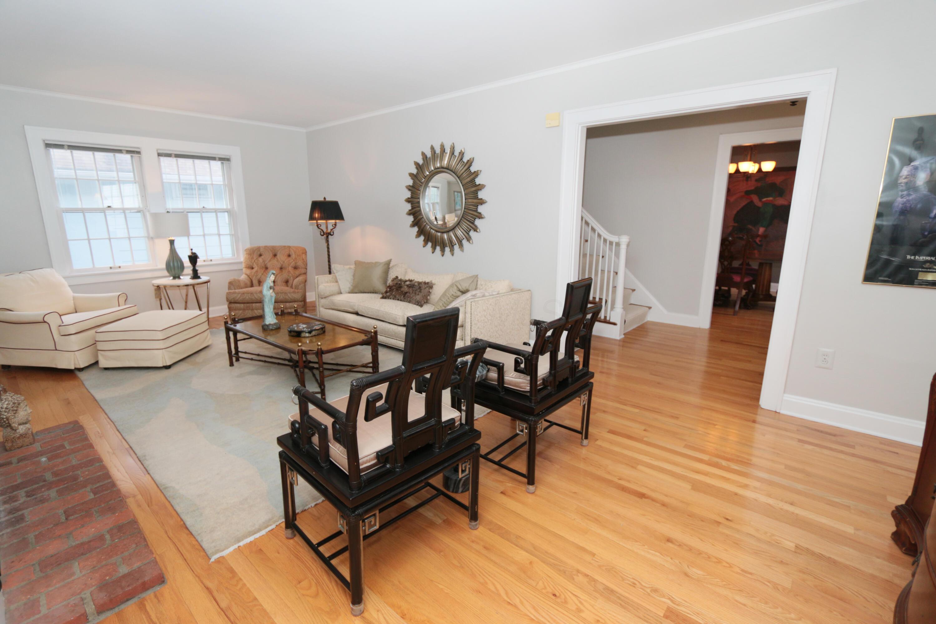 188 Montrose Way Property Photo 6