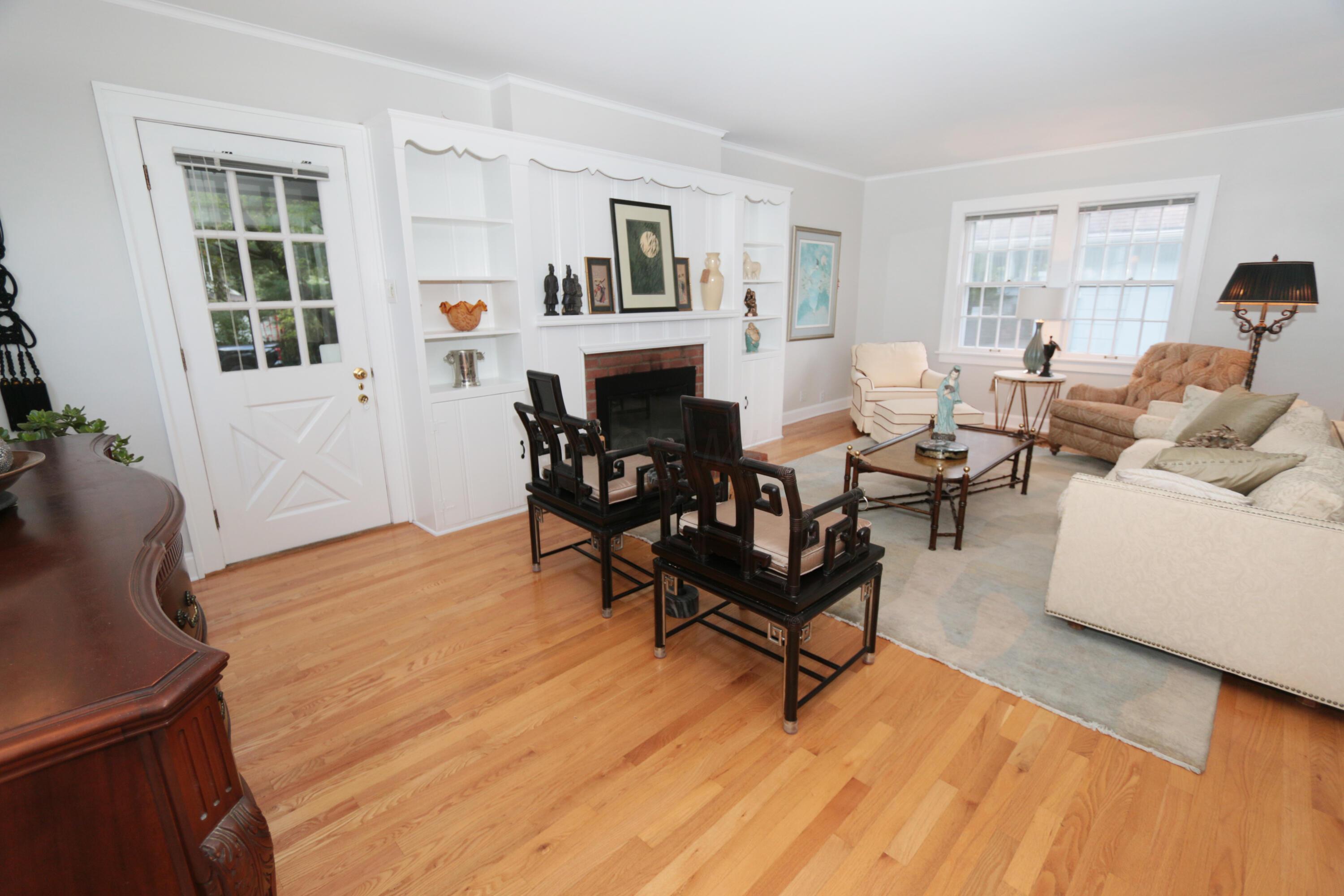188 Montrose Way Property Photo 7