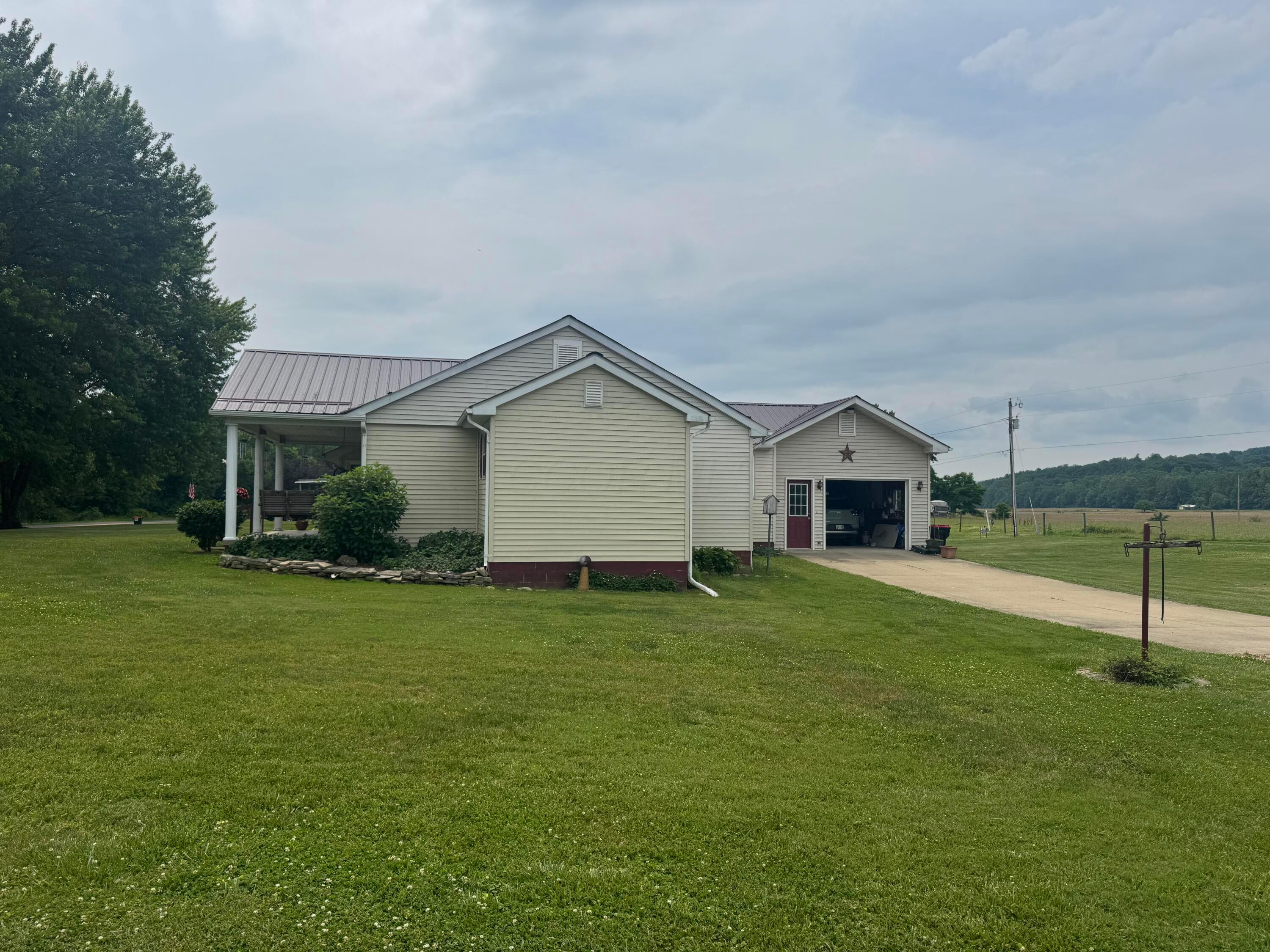 7885 Old River Road Property Photo 3