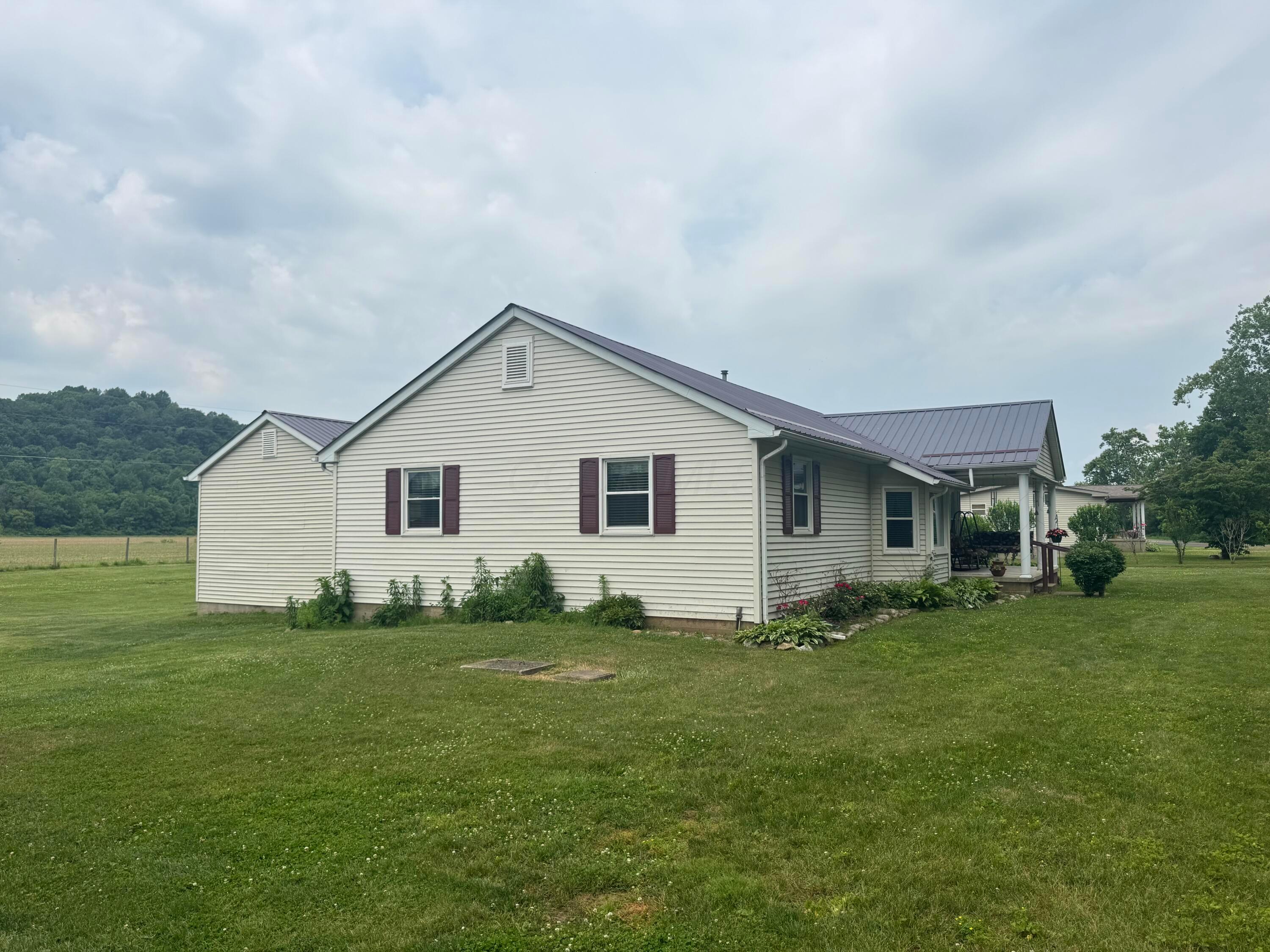 7885 Old River Road Property Photo 4