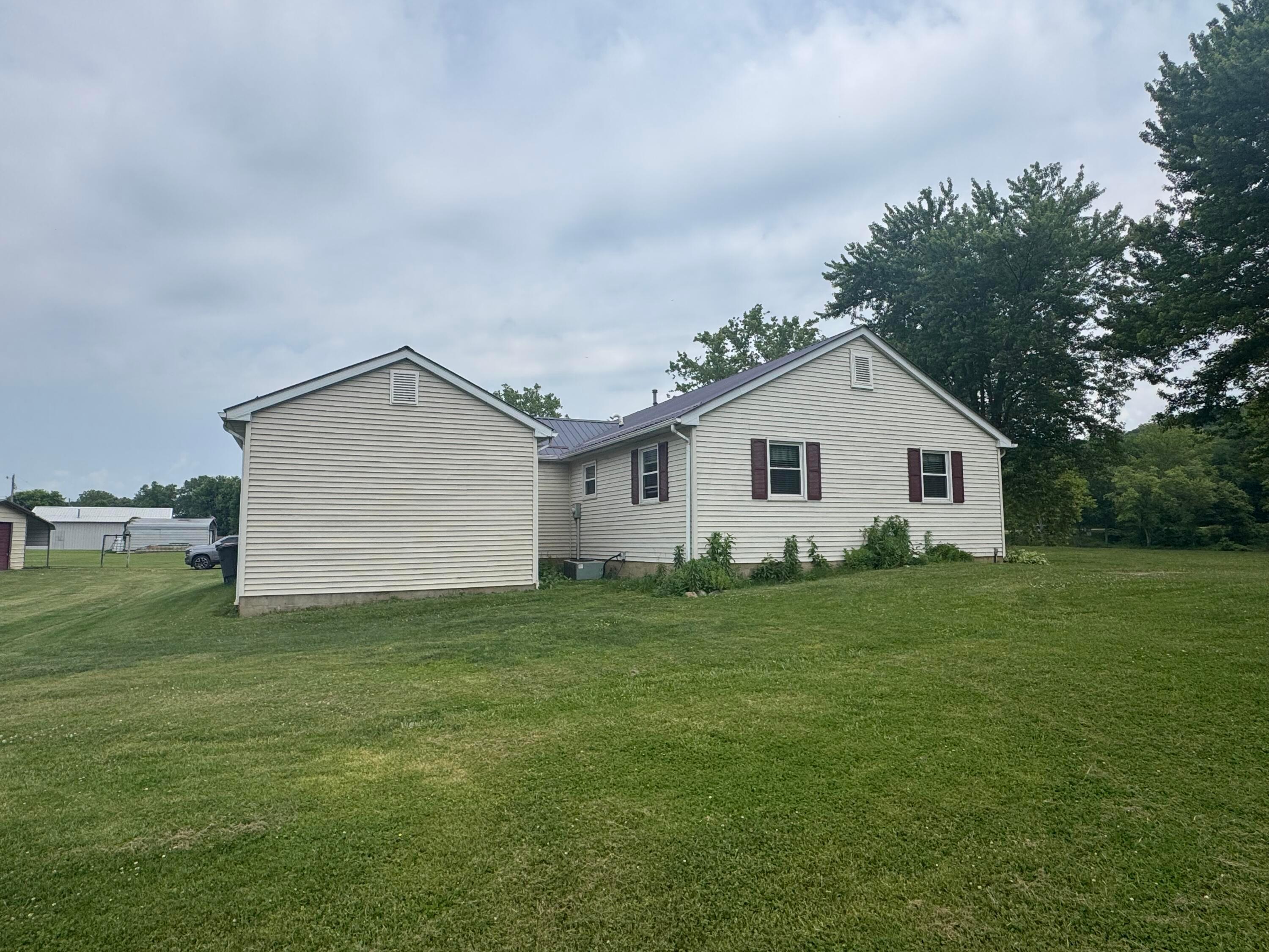 7885 Old River Road Property Photo 5