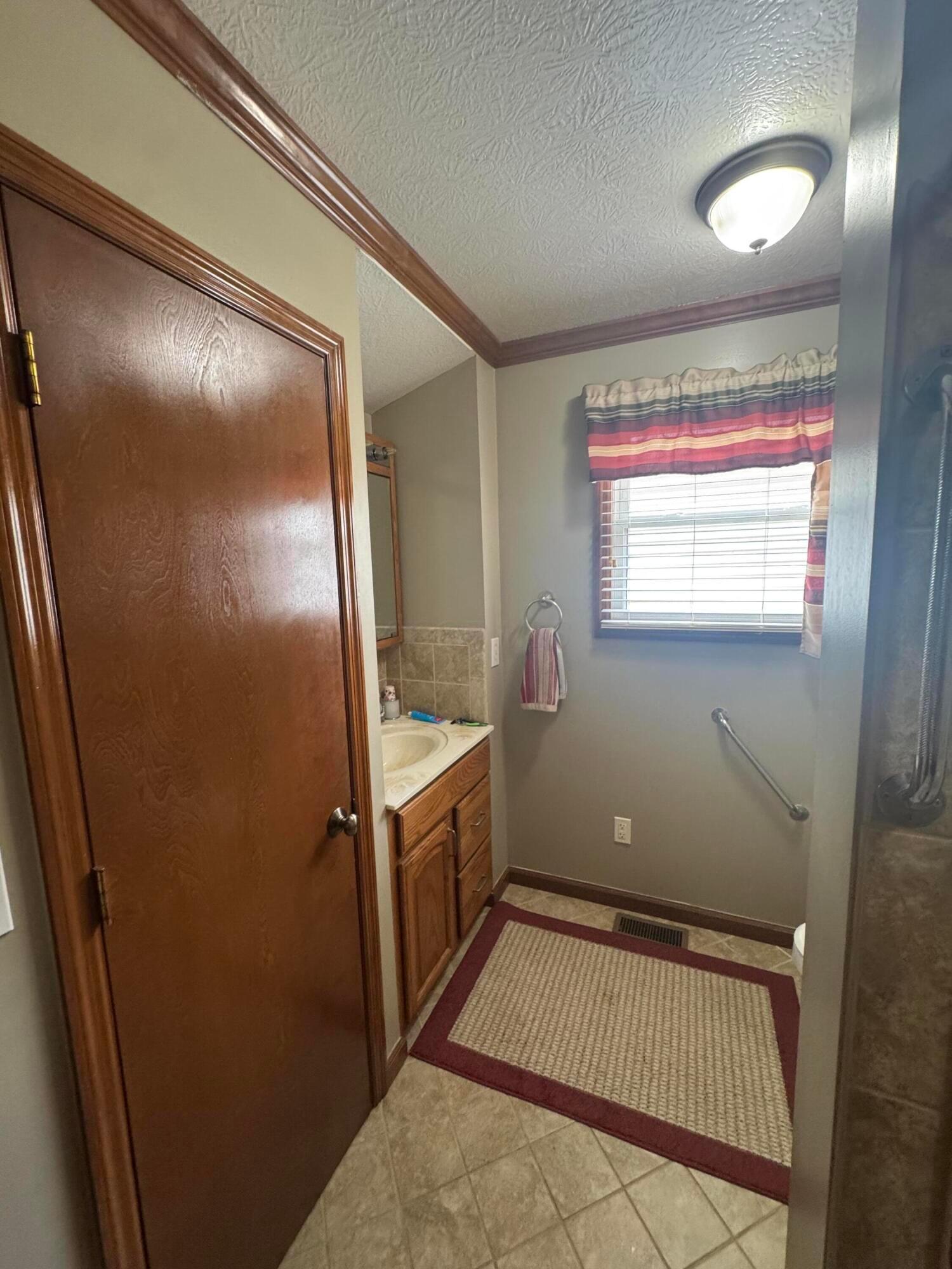 7885 Old River Road Property Photo 32