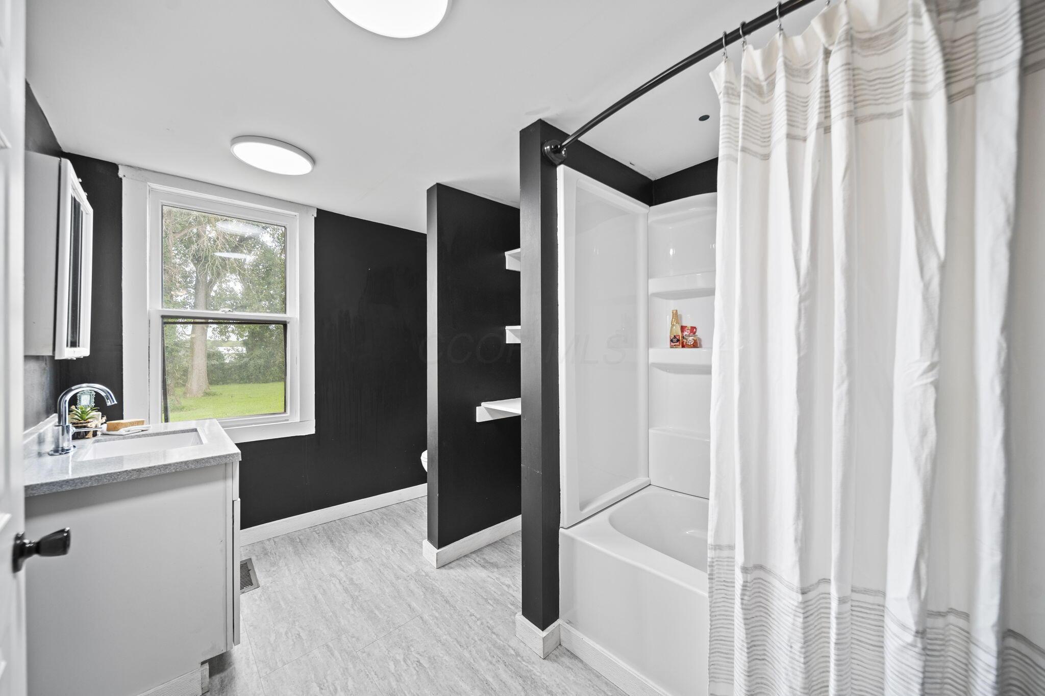 226036103 Property Photo 35