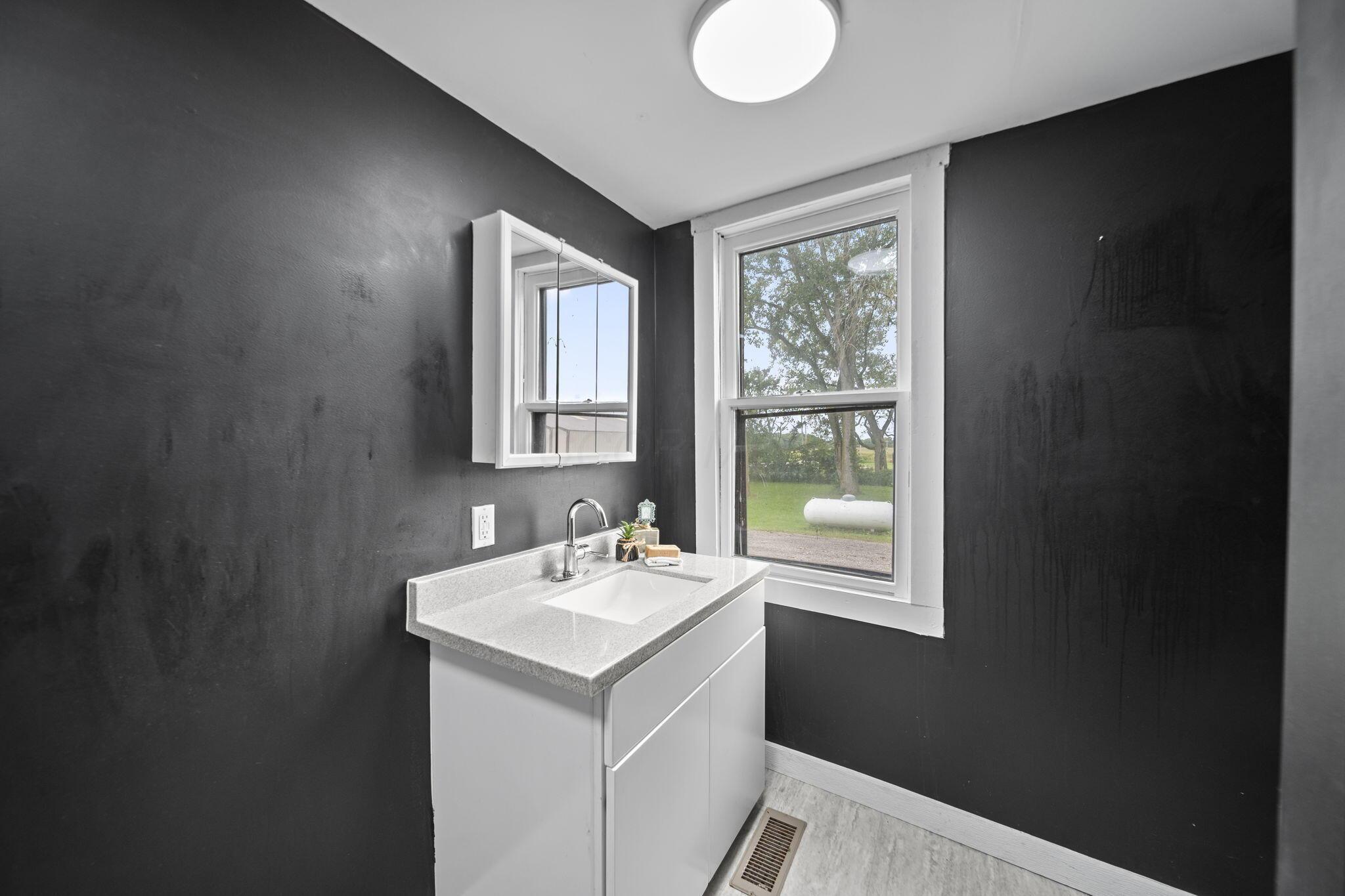 226036103 Property Photo 37