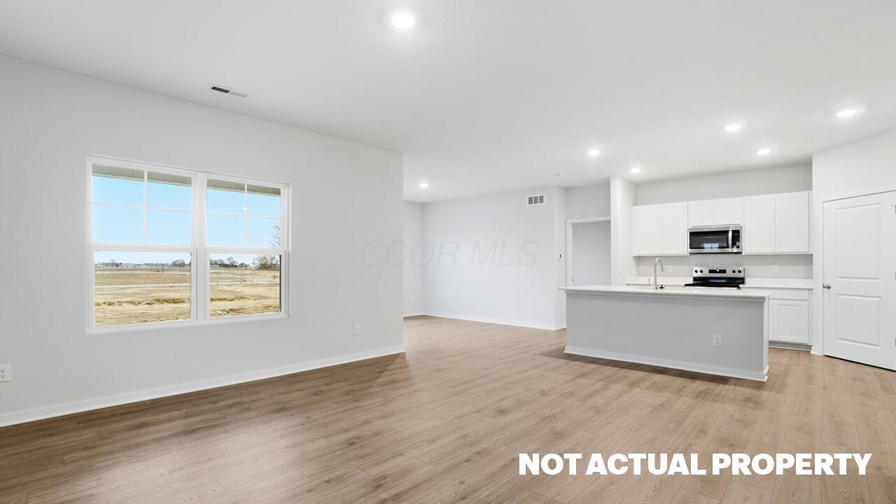 573 Winnie Way Property Photo 8