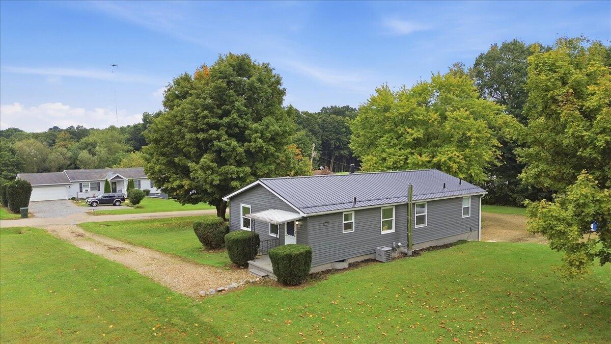 15886 Pleasant View Drive Property Photo 3