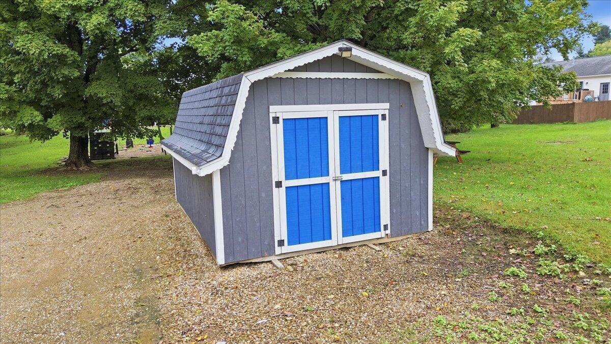 15886 Pleasant View Drive Property Photo 4