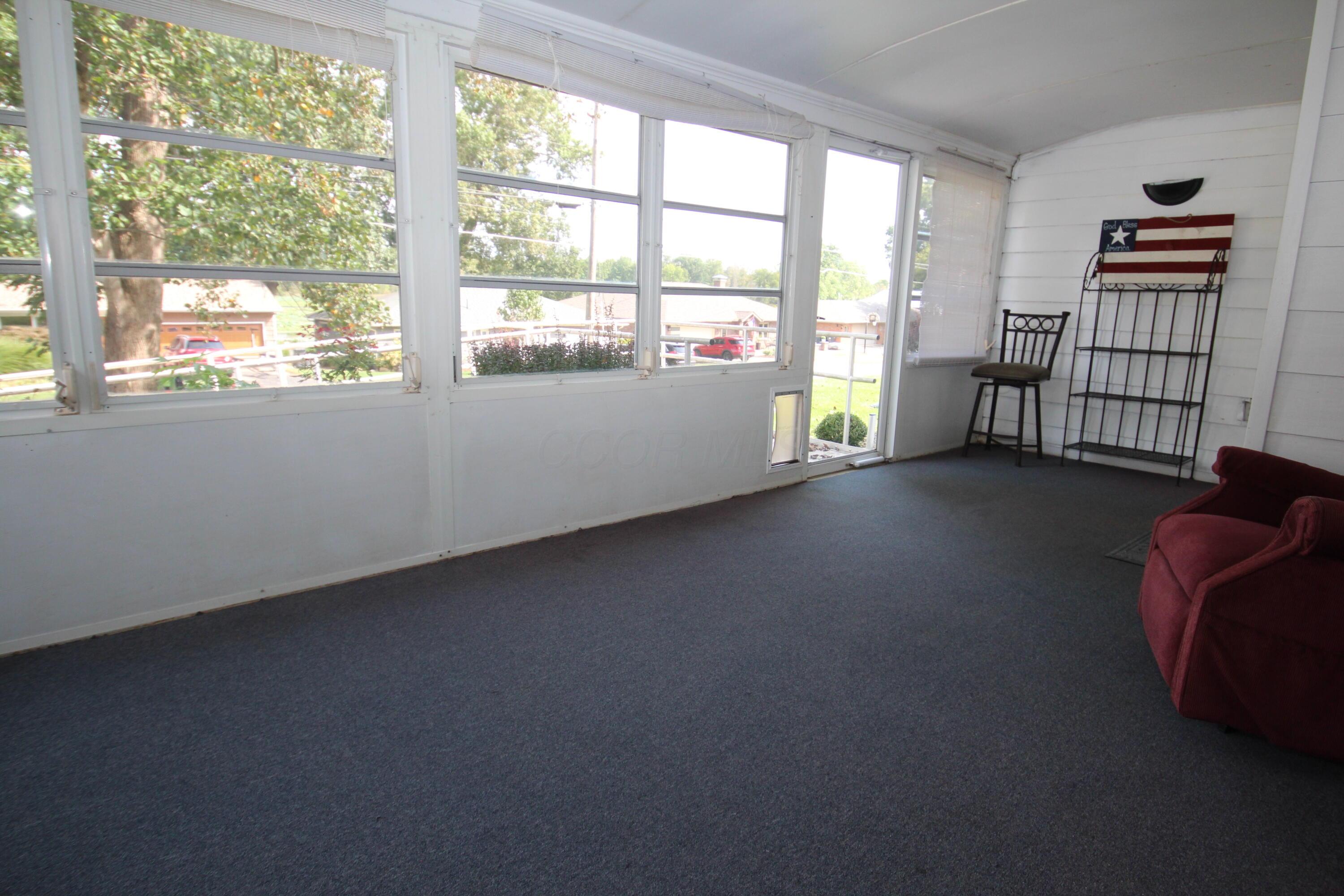 866 Lakeshore Drive W Property Photo 4