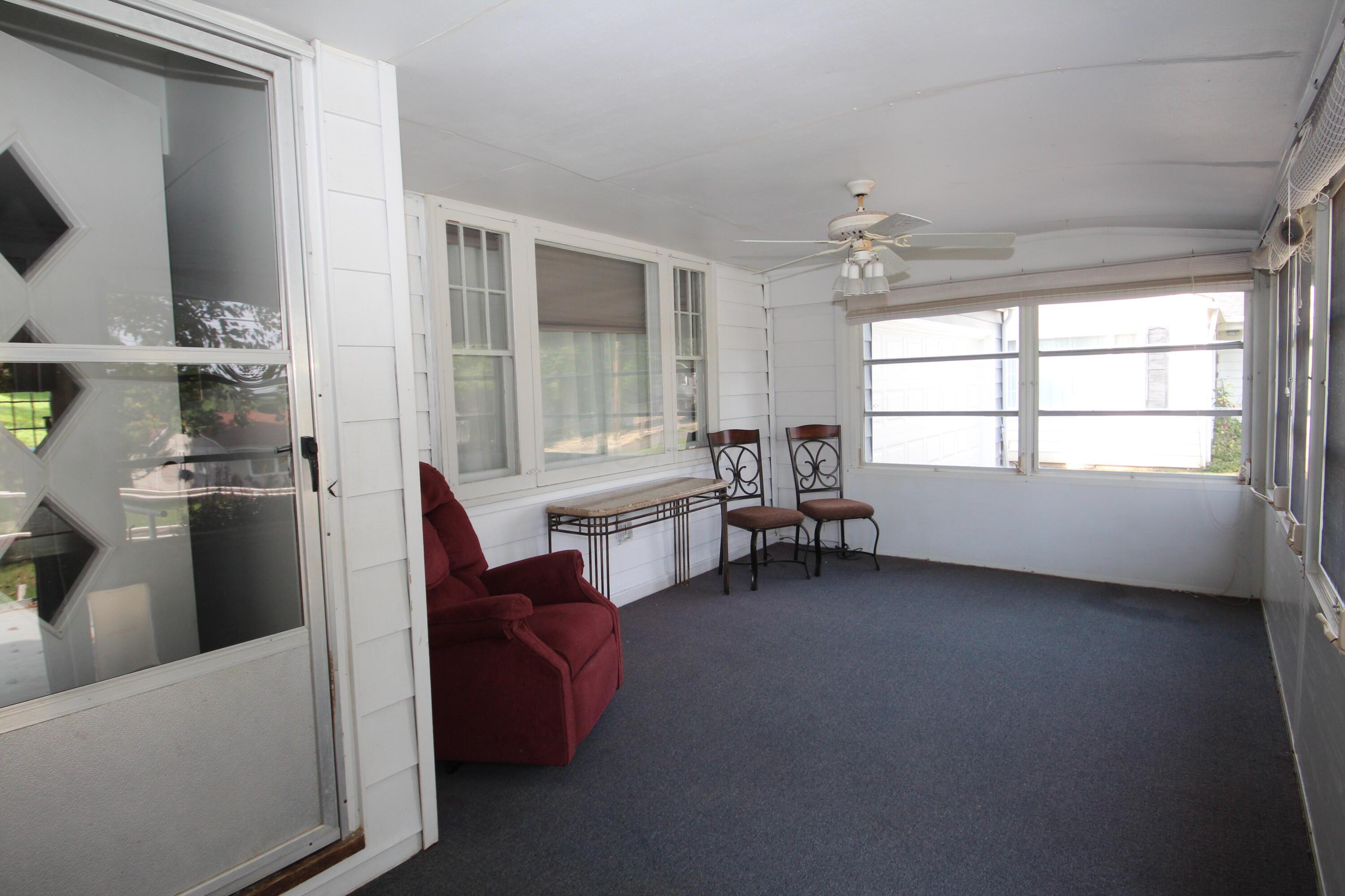 866 Lakeshore Drive W Property Photo 5