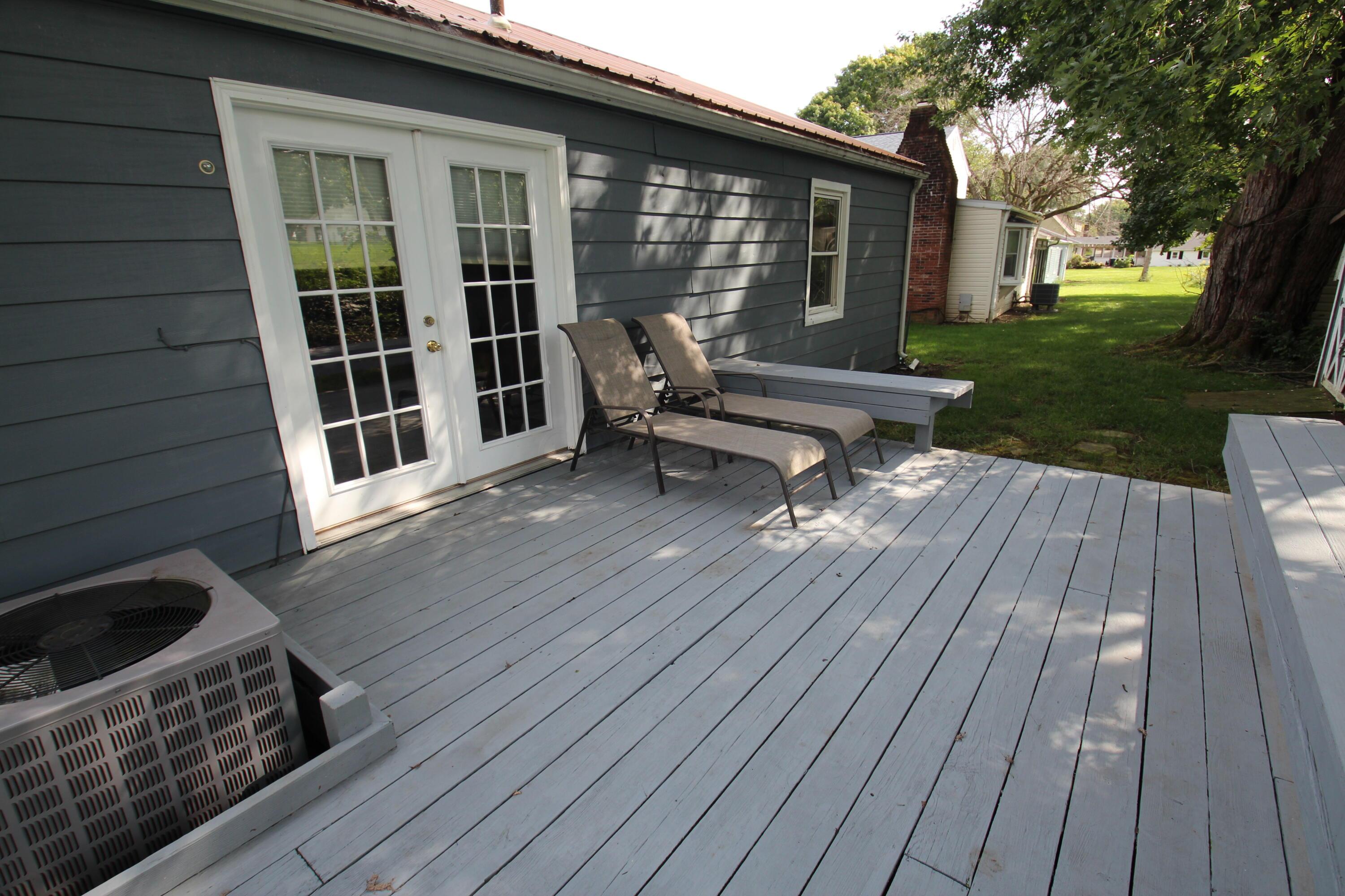 866 Lakeshore Drive W Property Photo 6