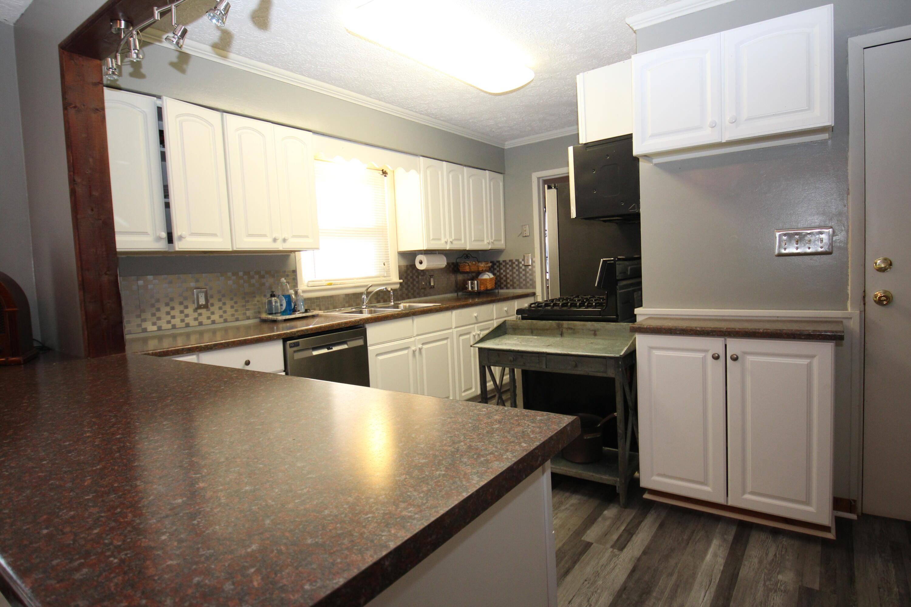 866 Lakeshore Drive W Property Photo 16