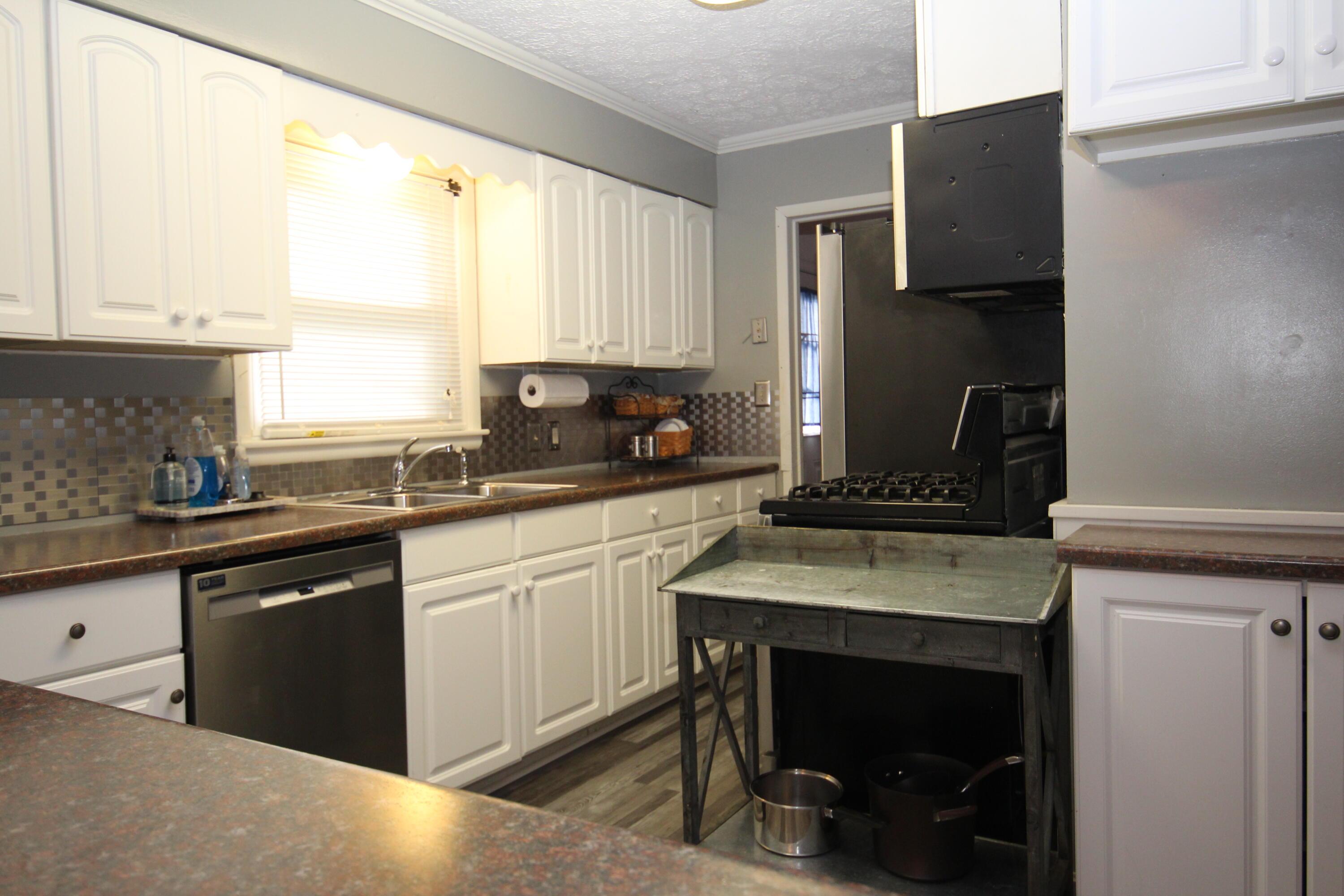 866 Lakeshore Drive W Property Photo 17