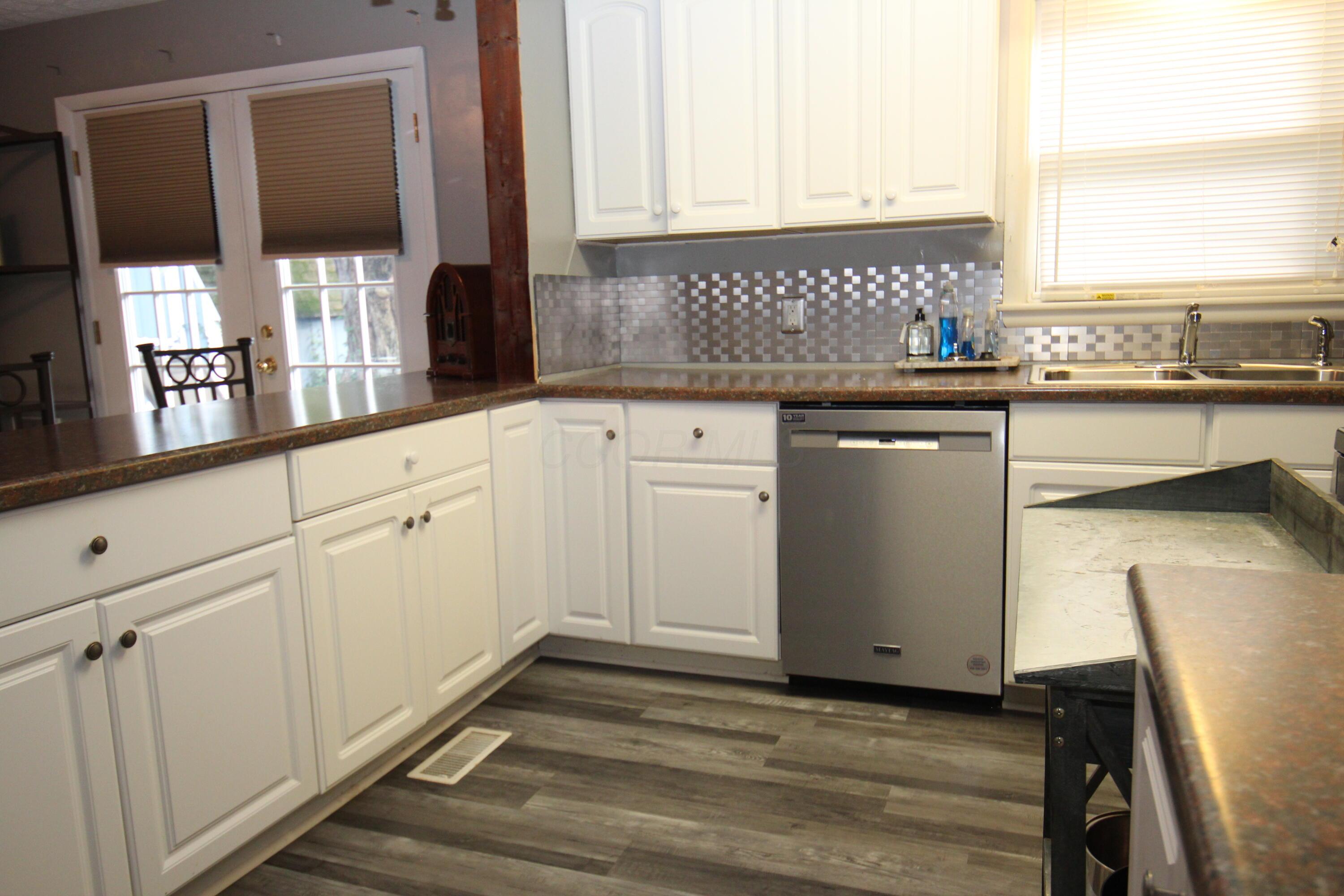 866 Lakeshore Drive W Property Photo 18