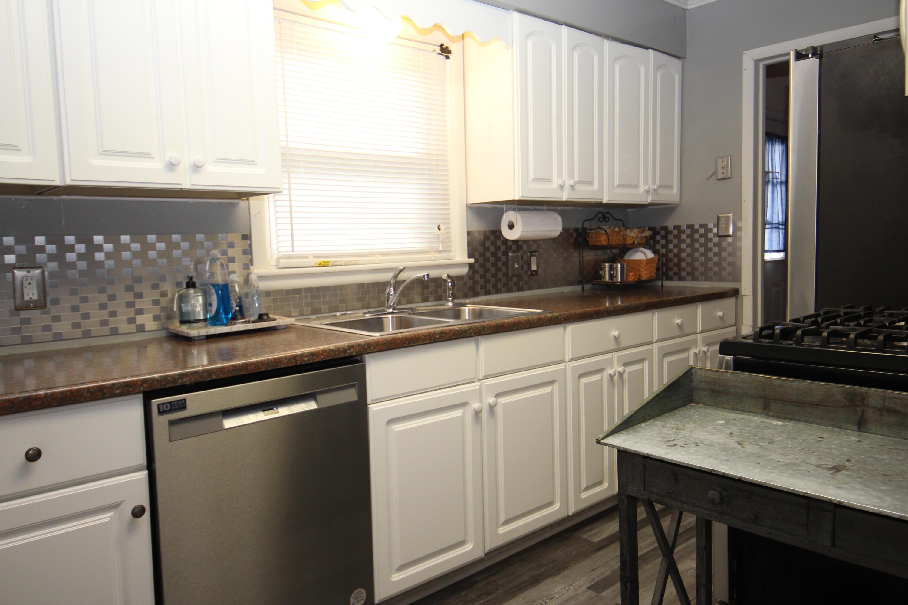 866 Lakeshore Drive W Property Photo 19