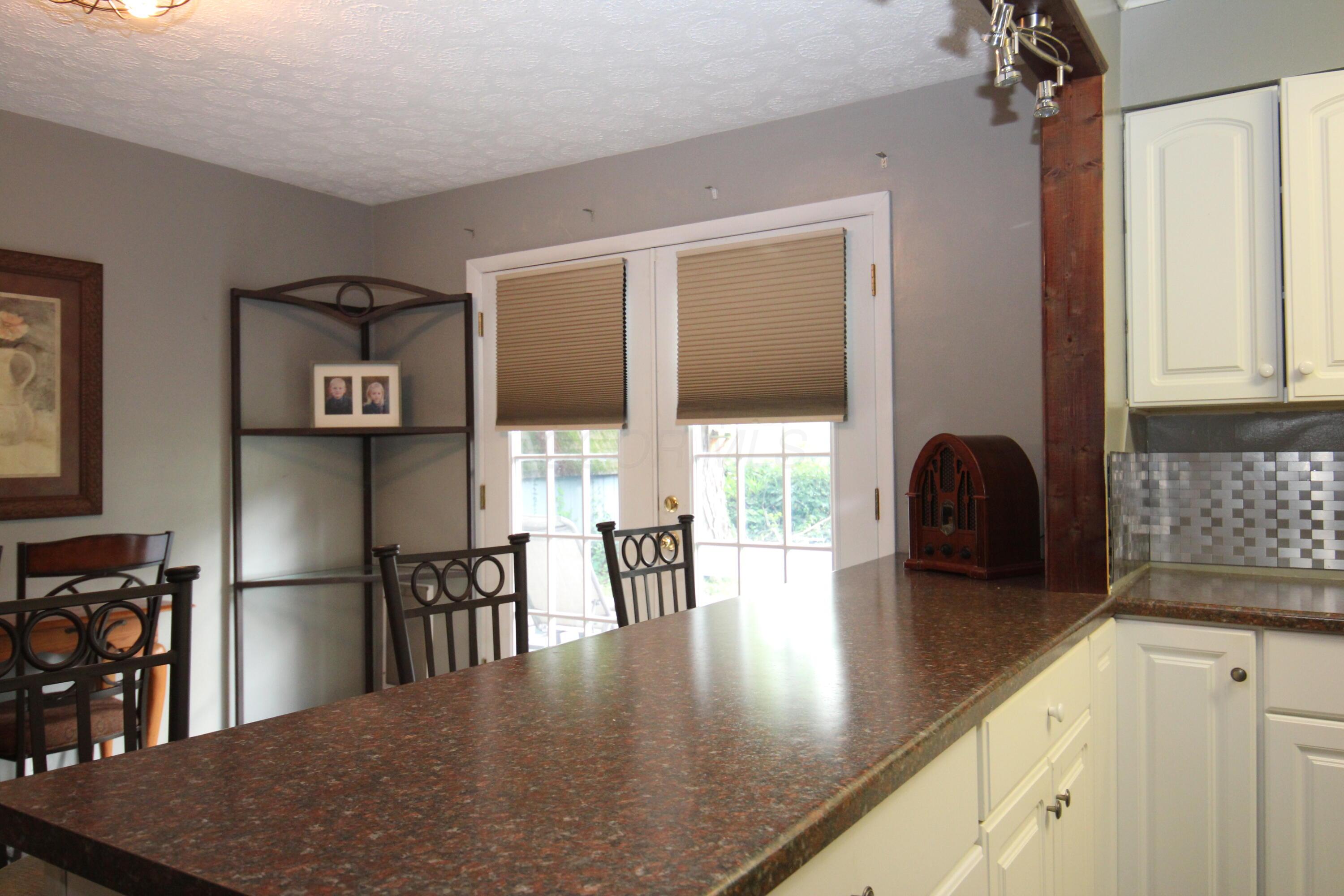 866 Lakeshore Drive W Property Photo 20