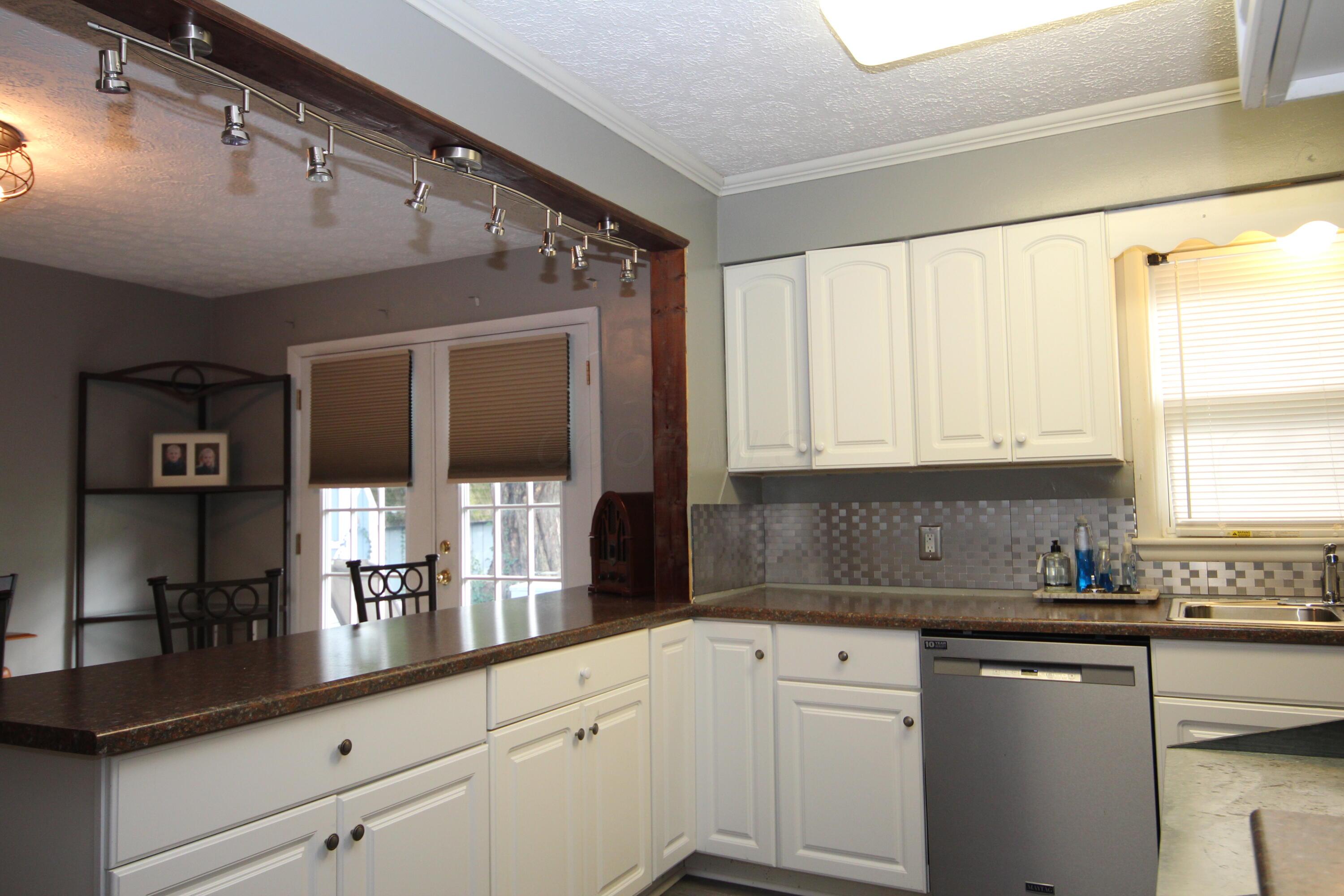 866 Lakeshore Drive W Property Photo 21