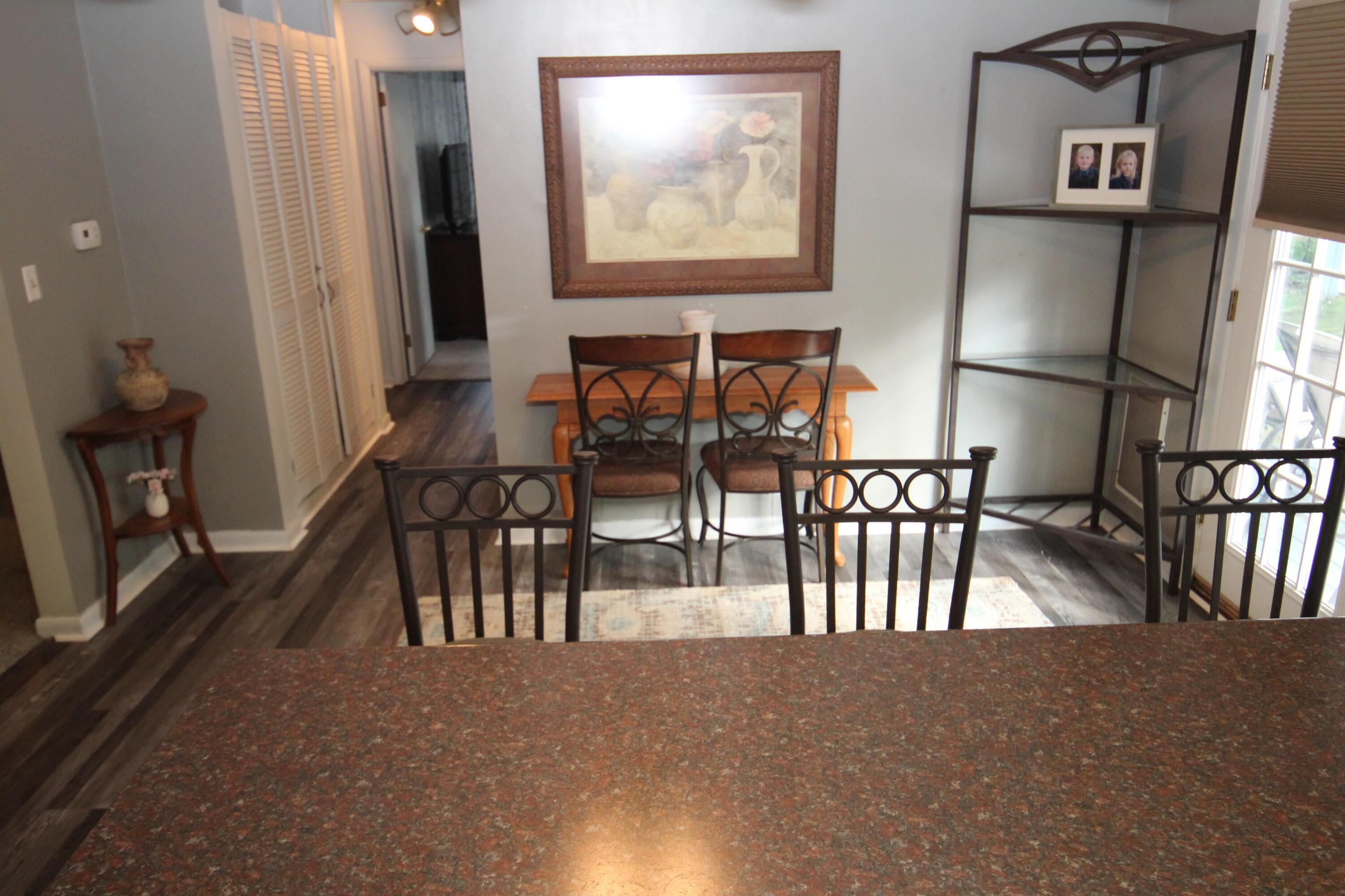 866 Lakeshore Drive W Property Photo 22