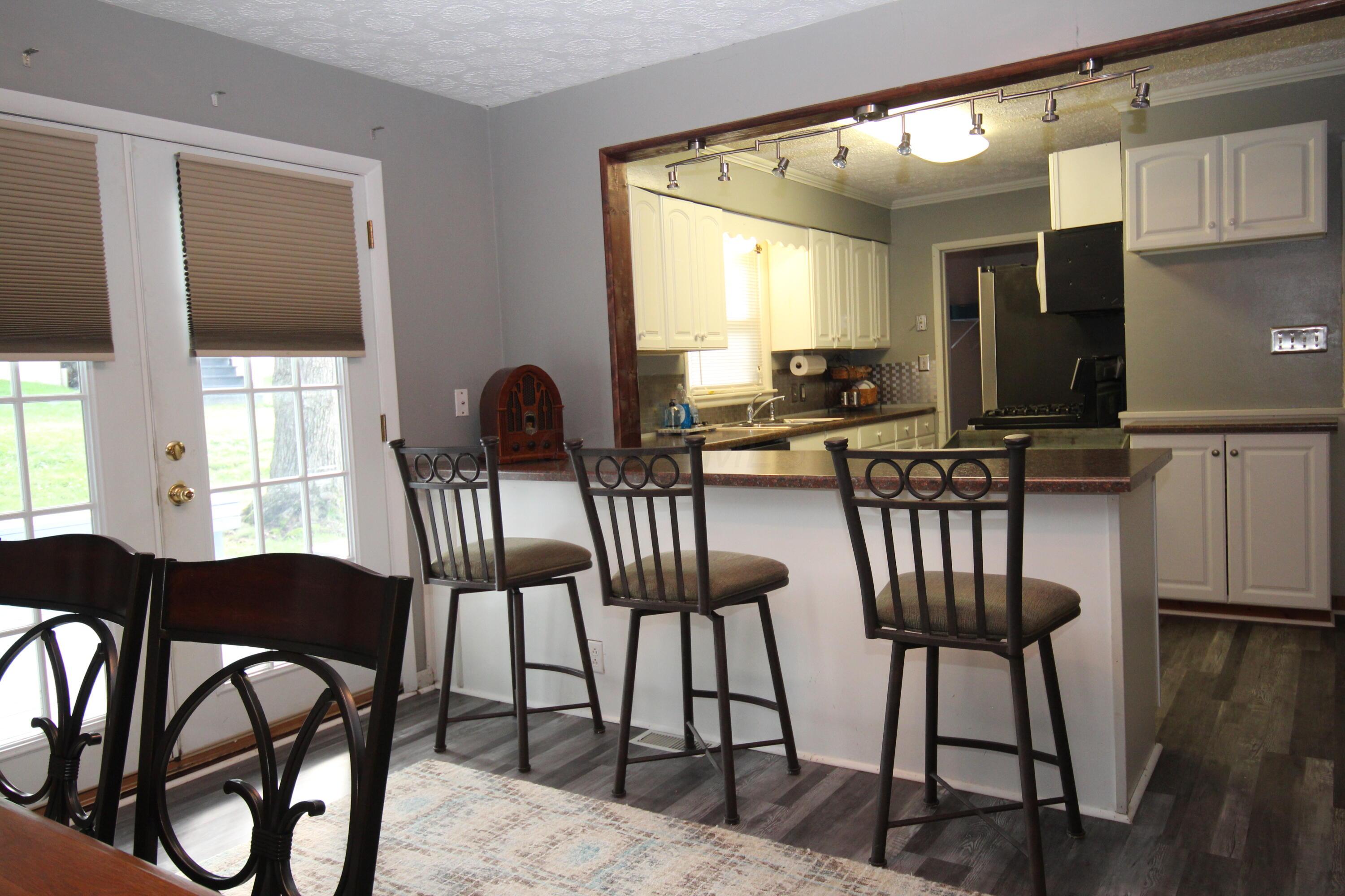 866 Lakeshore Drive W Property Photo 23