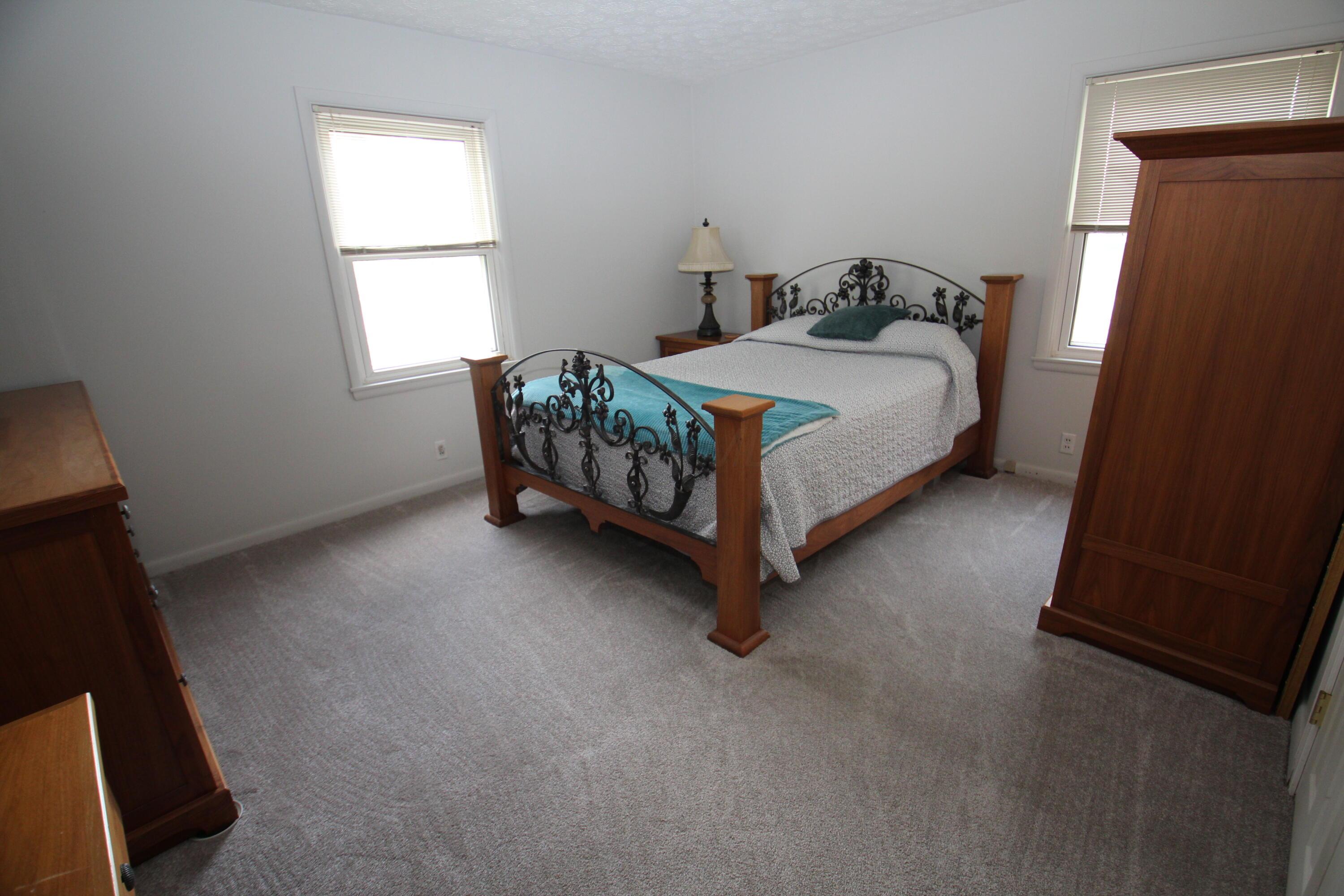 866 Lakeshore Drive W Property Photo 25