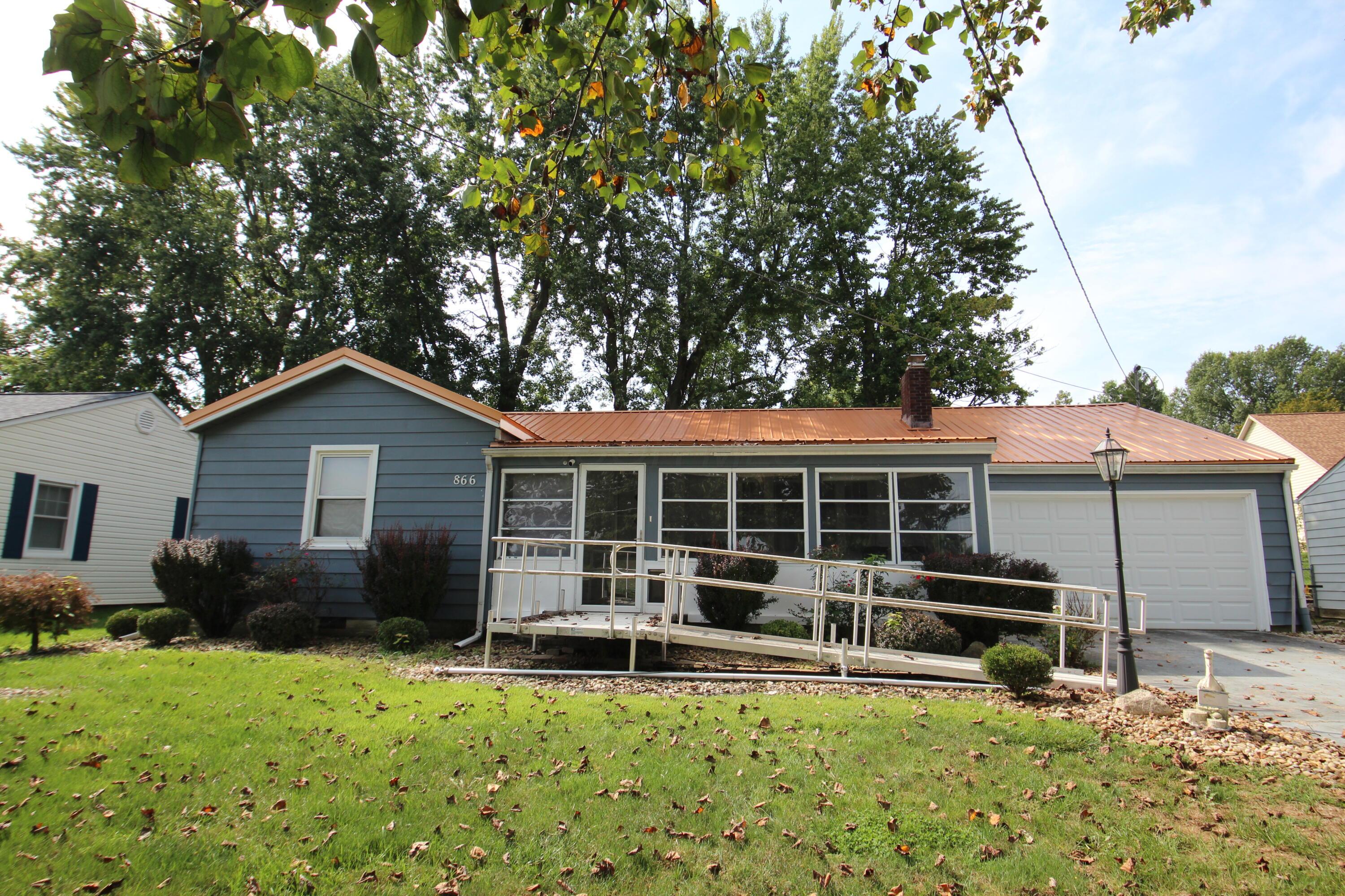 866 Lakeshore Drive W Property Photo 38