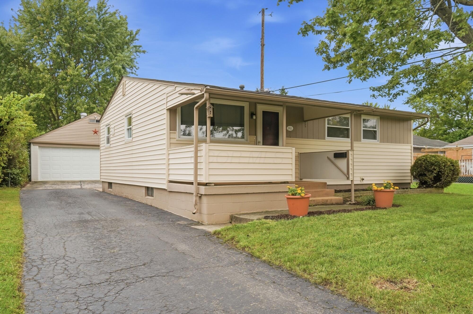 3921 Harwood Road Property Photo 1