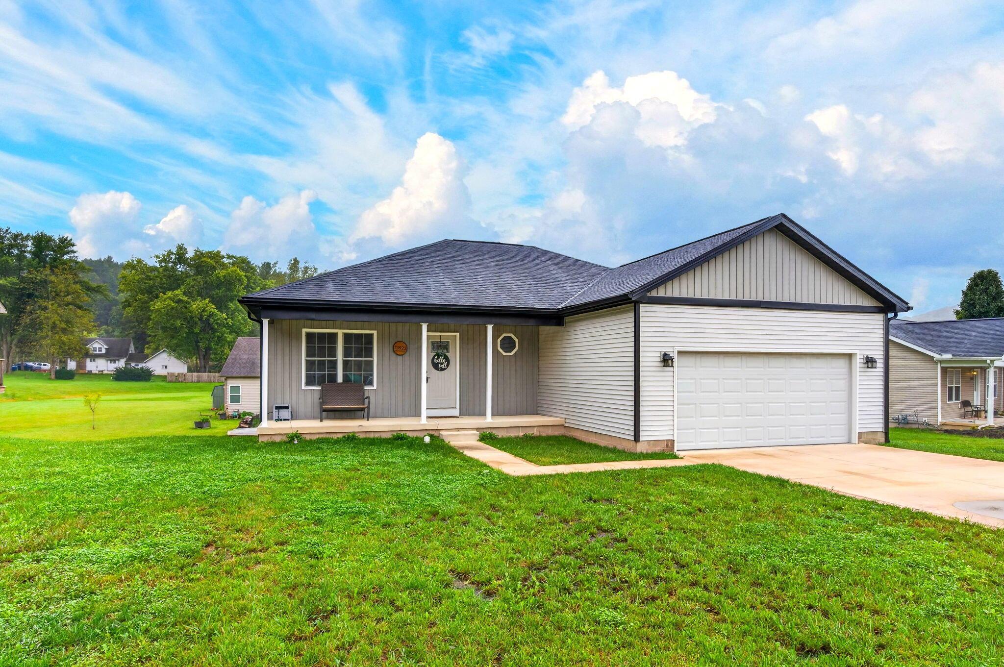 13922 Hemlock Parkway Property Photo 1