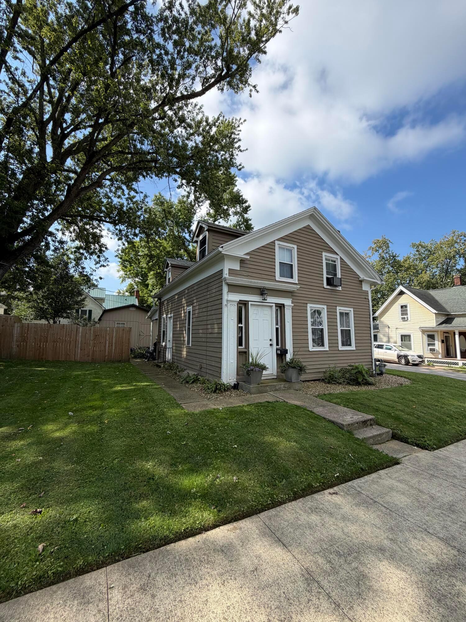 21 W College Street Property Photo 1