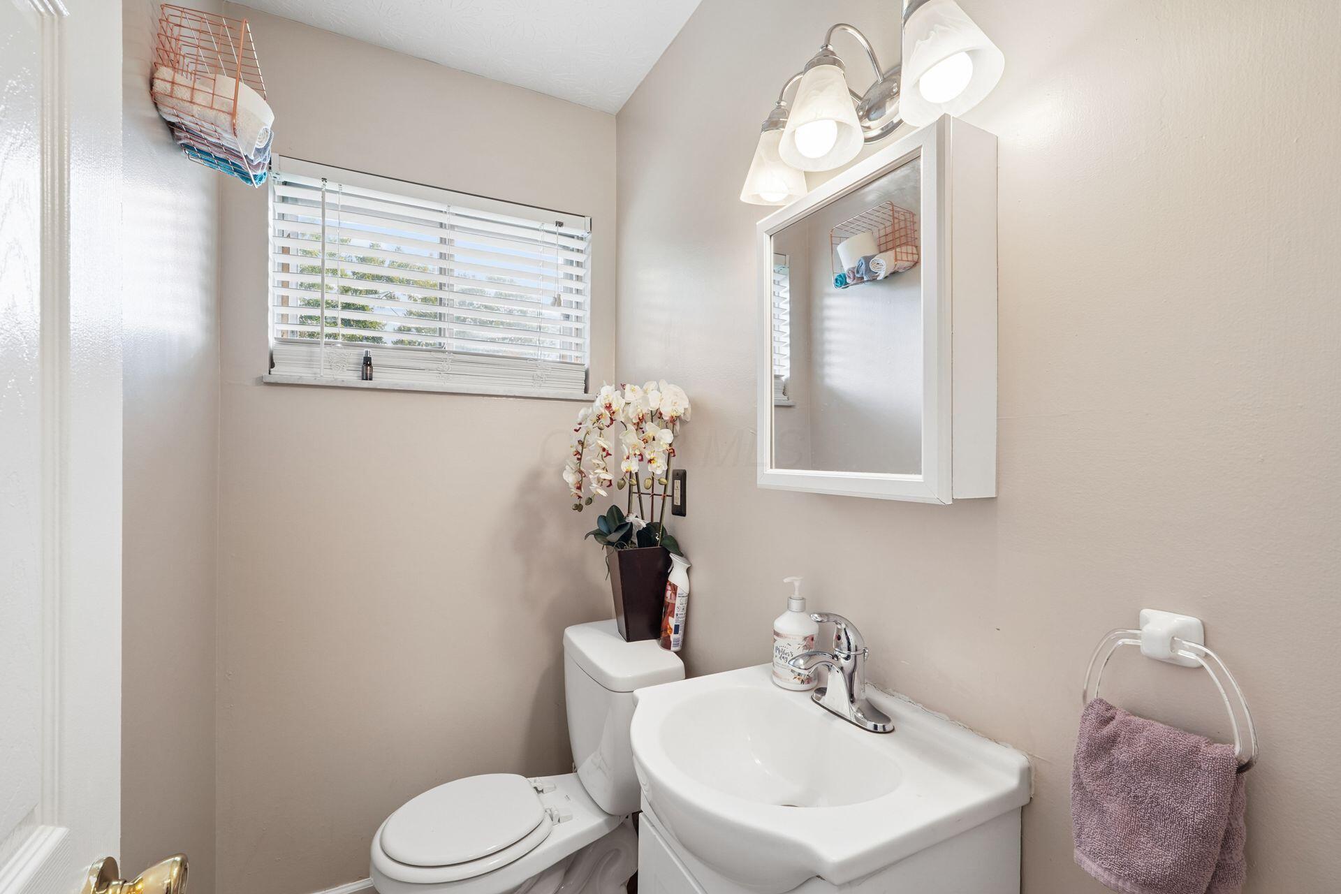 3008 Upton Road W Property Photo 12