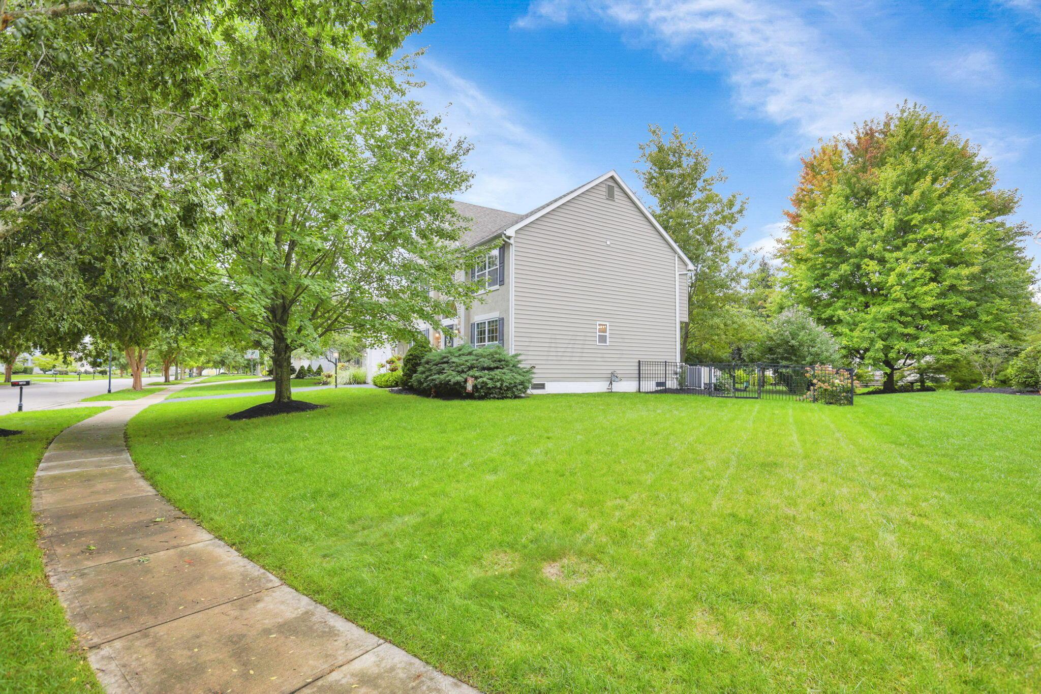 5973 Hampton Corners N Property Photo 5