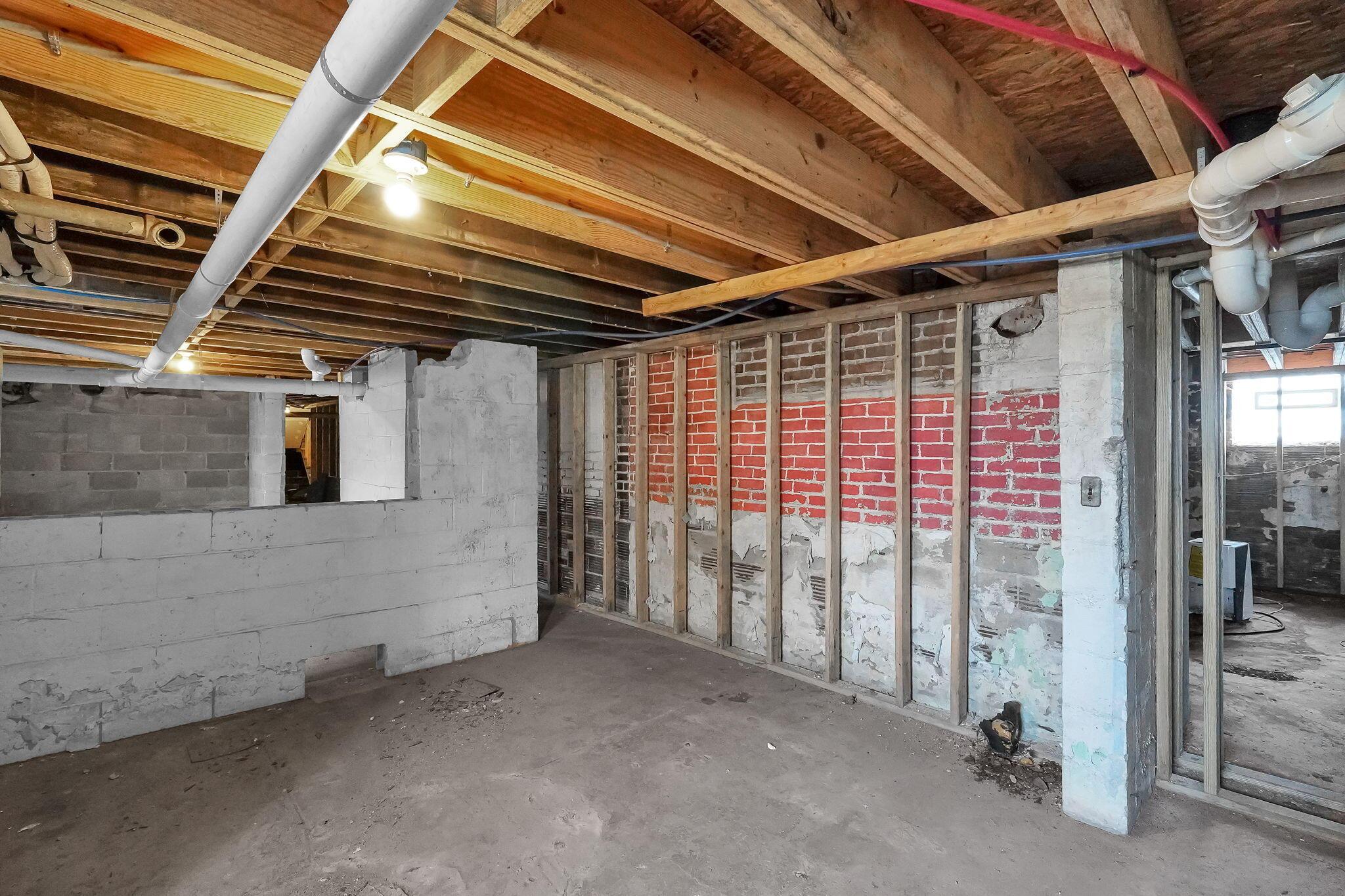 1386 E Main Street Property Photo 13