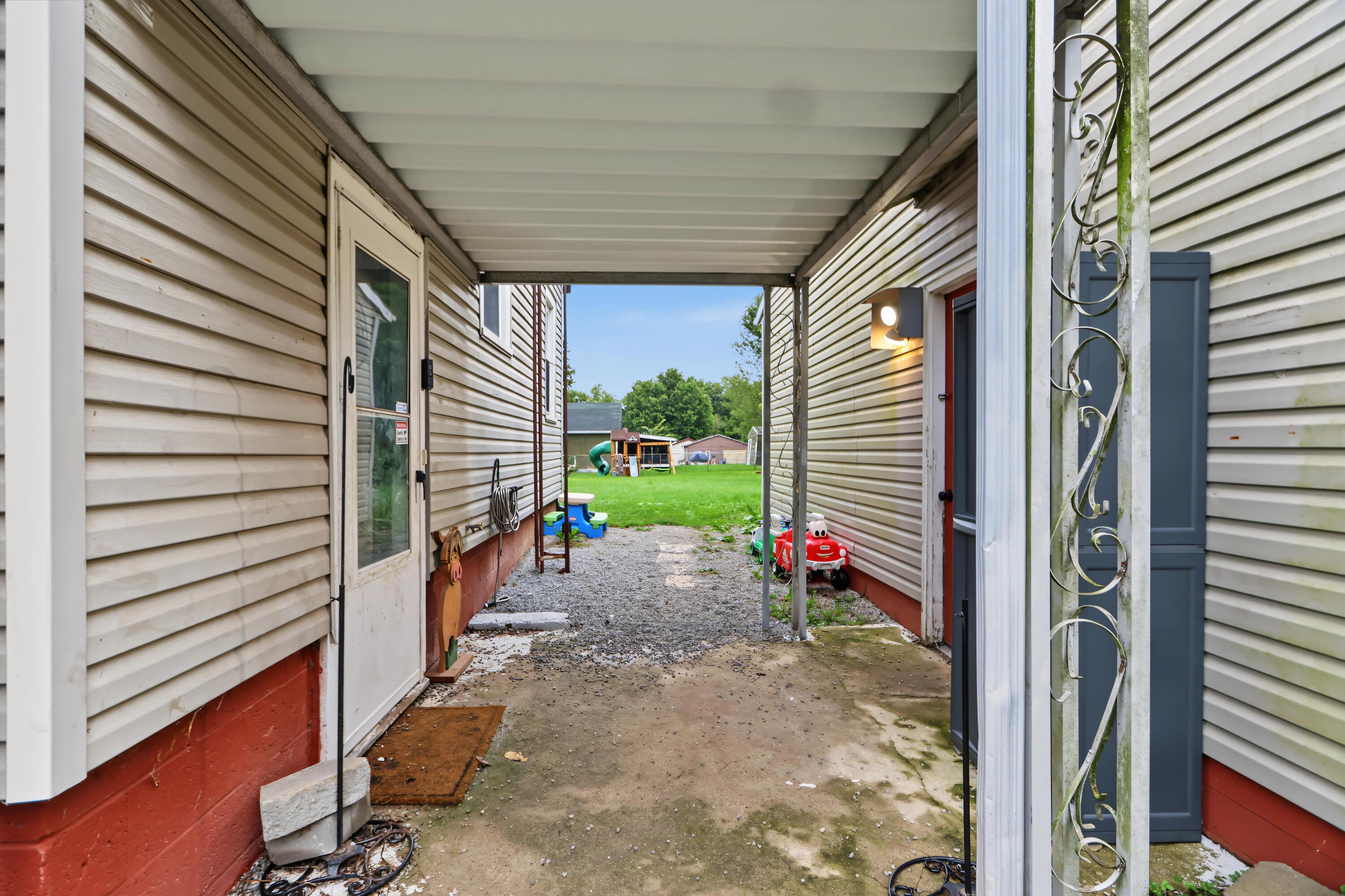 337 Pomerene Road Property Photo 3