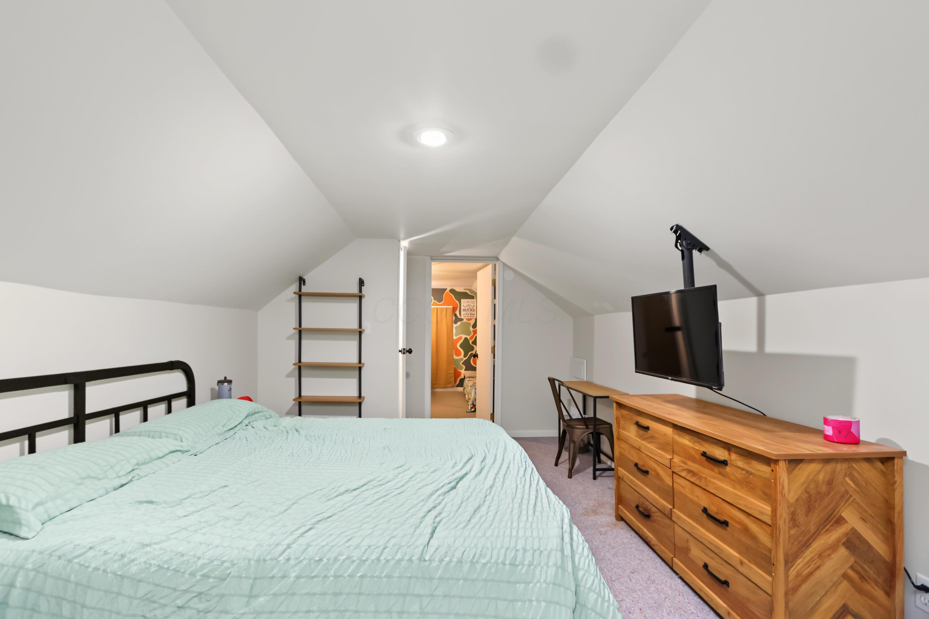 337 Pomerene Road Property Photo 18