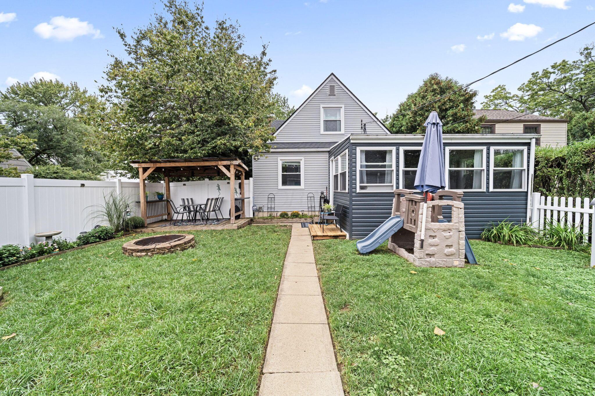 3138 Summit Street Property Photo 46