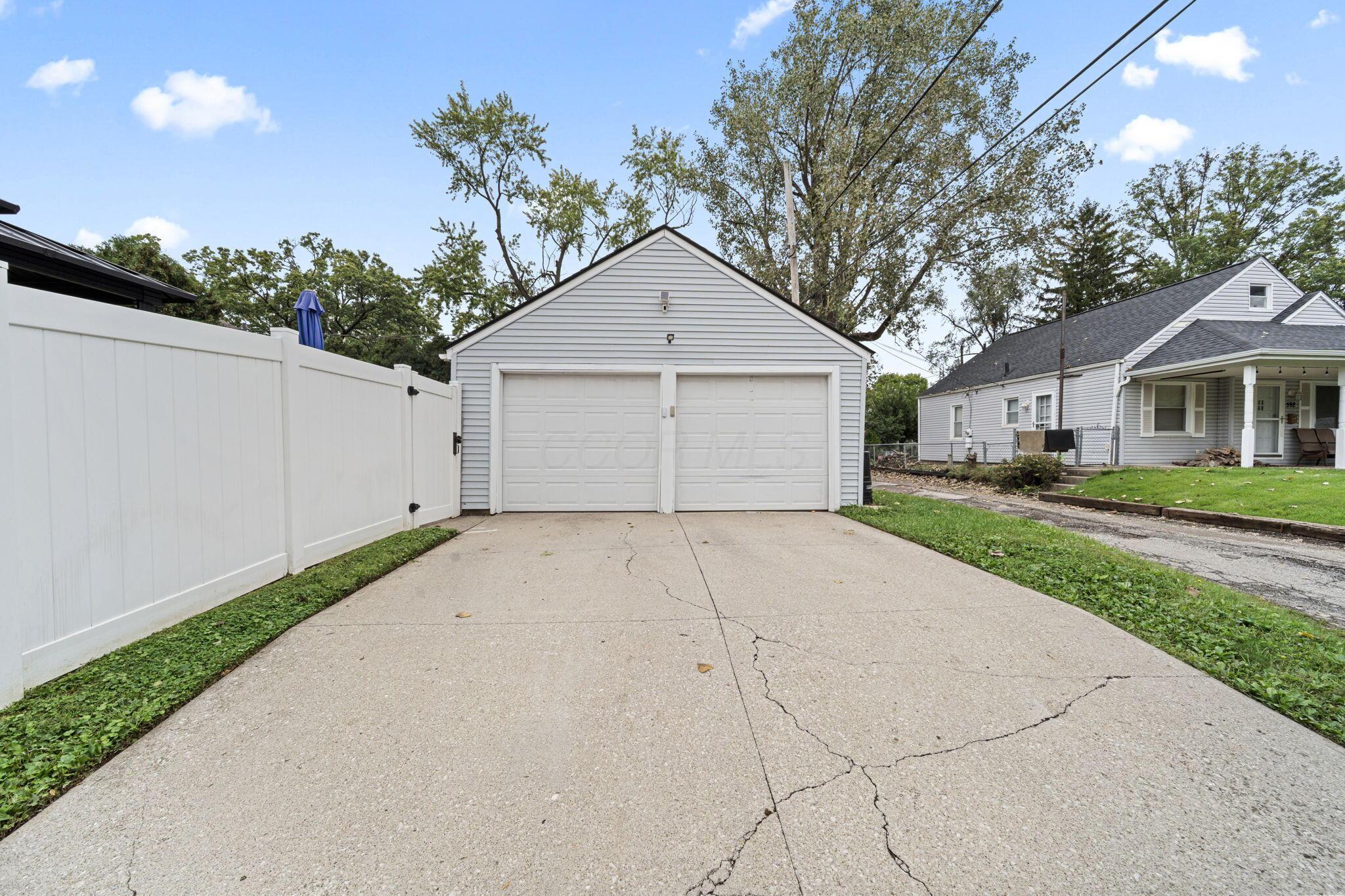3138 Summit Street Property Photo 50